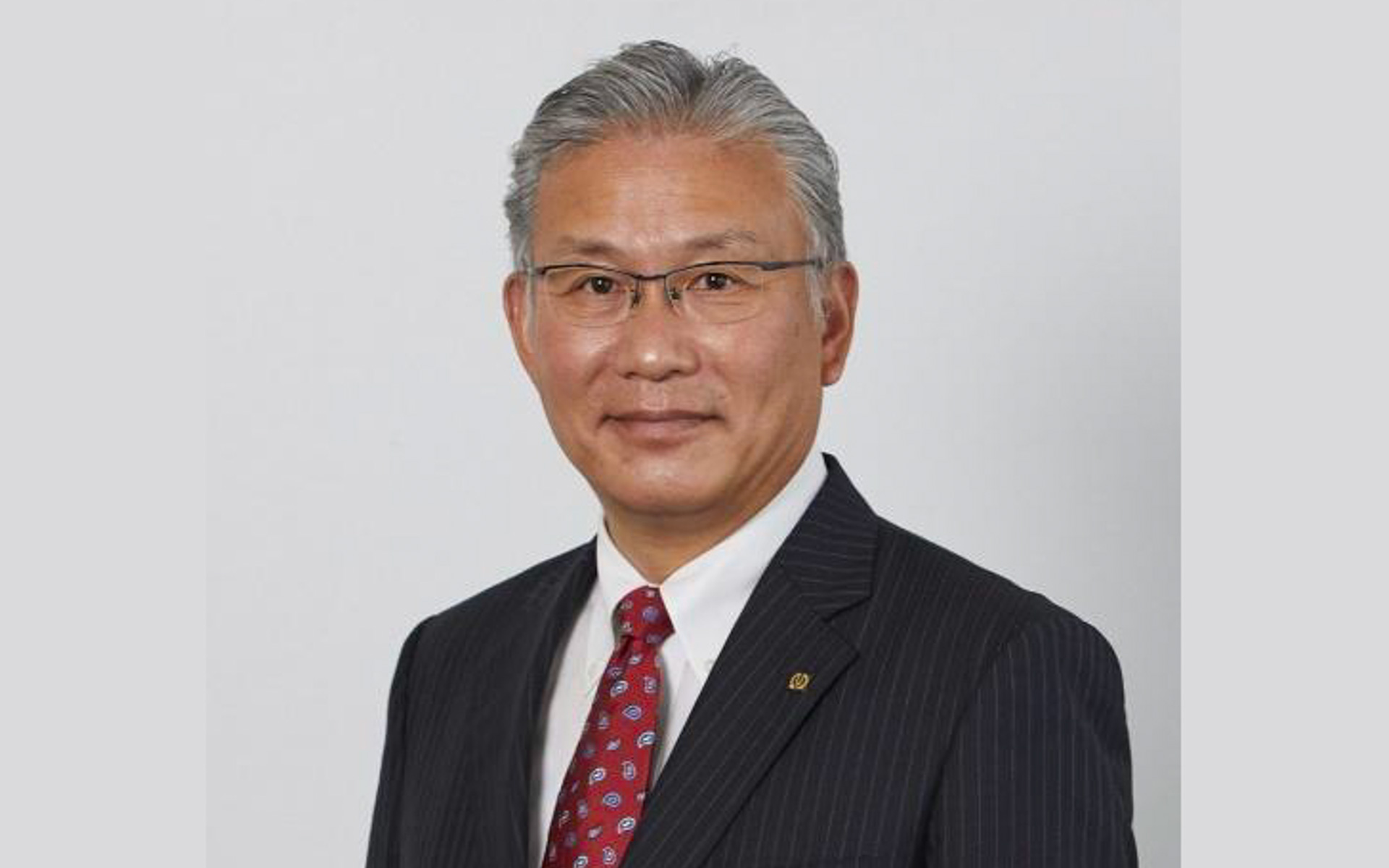 新社長の髙島直人（たかしま なおと）氏は1965年2月18日生まれ、千葉県出身。最終学歴は1988年3月中央大学理工学部電気工学科卒