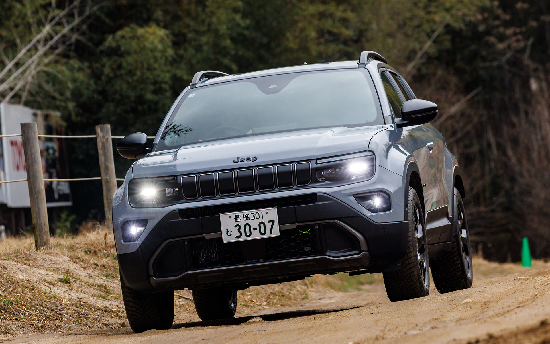 体験用とはいえ、愛車で走るにはちょっとためらうくらいのオフロードコース