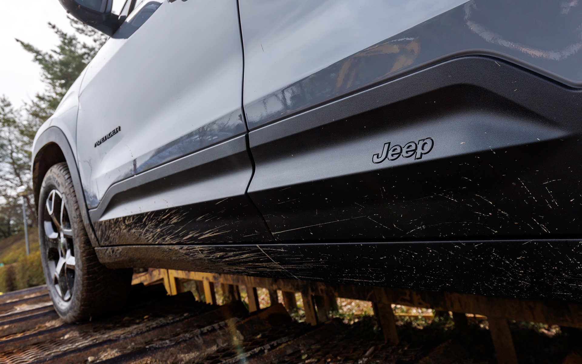 泥のはね方も計算されたデザイン