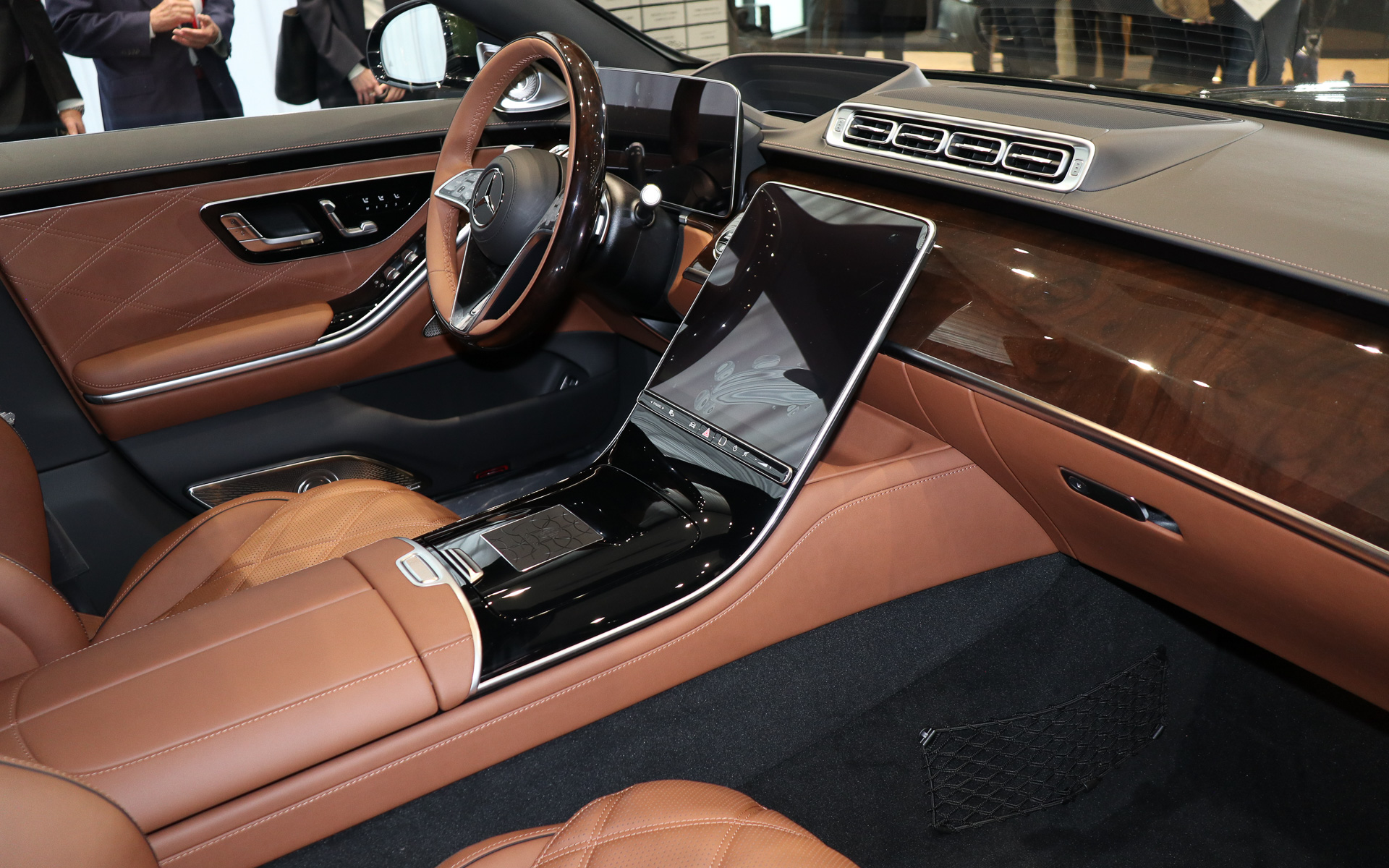 インテリアカラーは「MANUFAKTURサドルブラウン/ブラック」