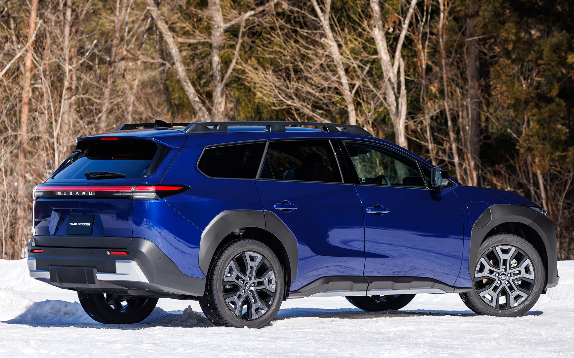 トレイルシーカー プロトタイプのボディサイズは4845×1860×1675mm（全長×全幅×全高）、ホイールベースは2850mm。最低地上高は210mmを確保している。車両重量は2WDで1900kg、4WDで2010～2050kg。