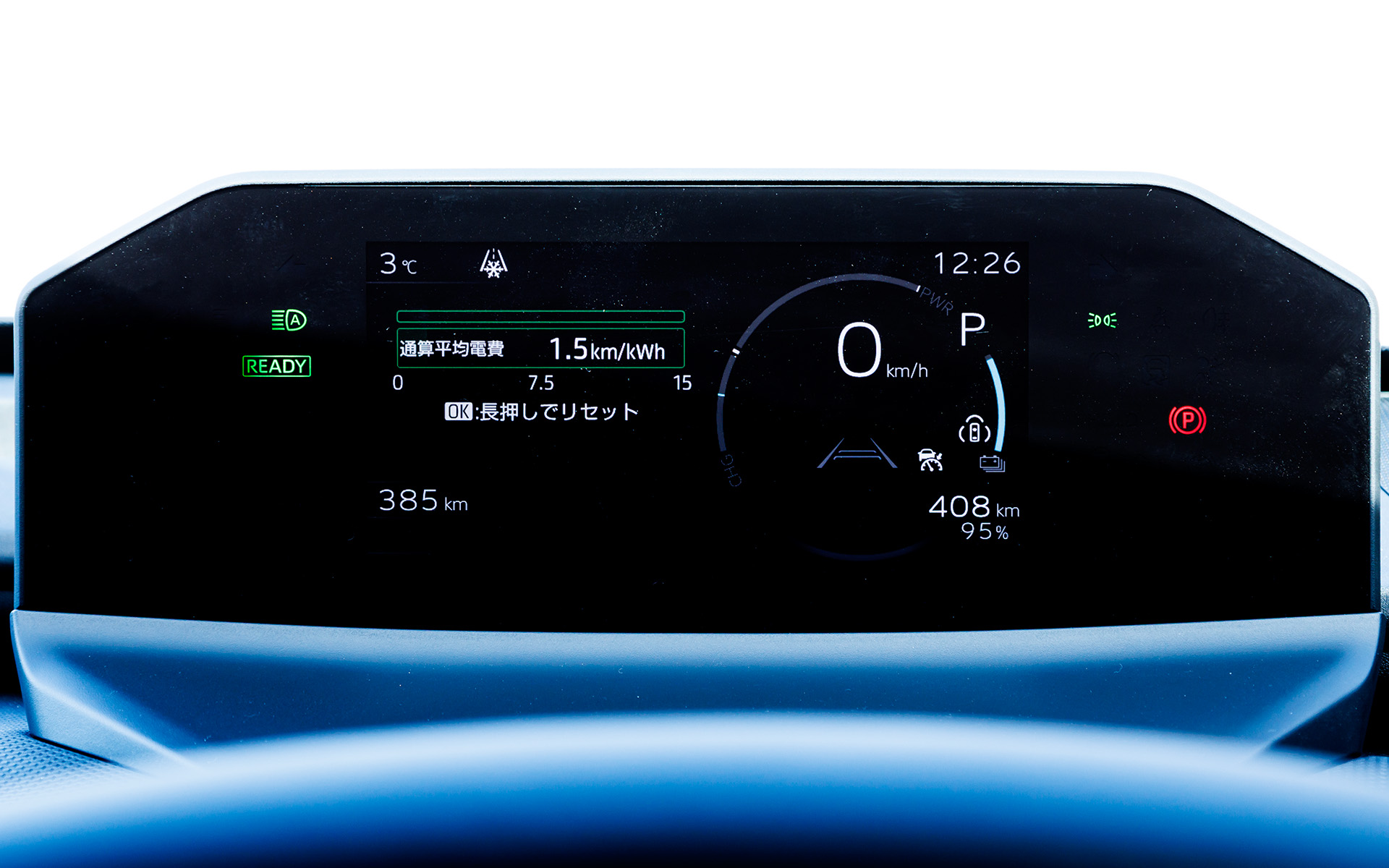 異形ステアリングホイールや、ダイヤル式シフト、2つのワイヤレス充電ポートなど、インテリアデザインはソルテラと共通