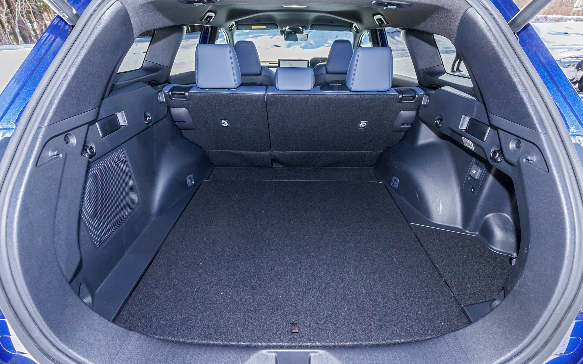 ラゲッジはとにかく広い。容量はアウトバックよりも上の633Lを確保