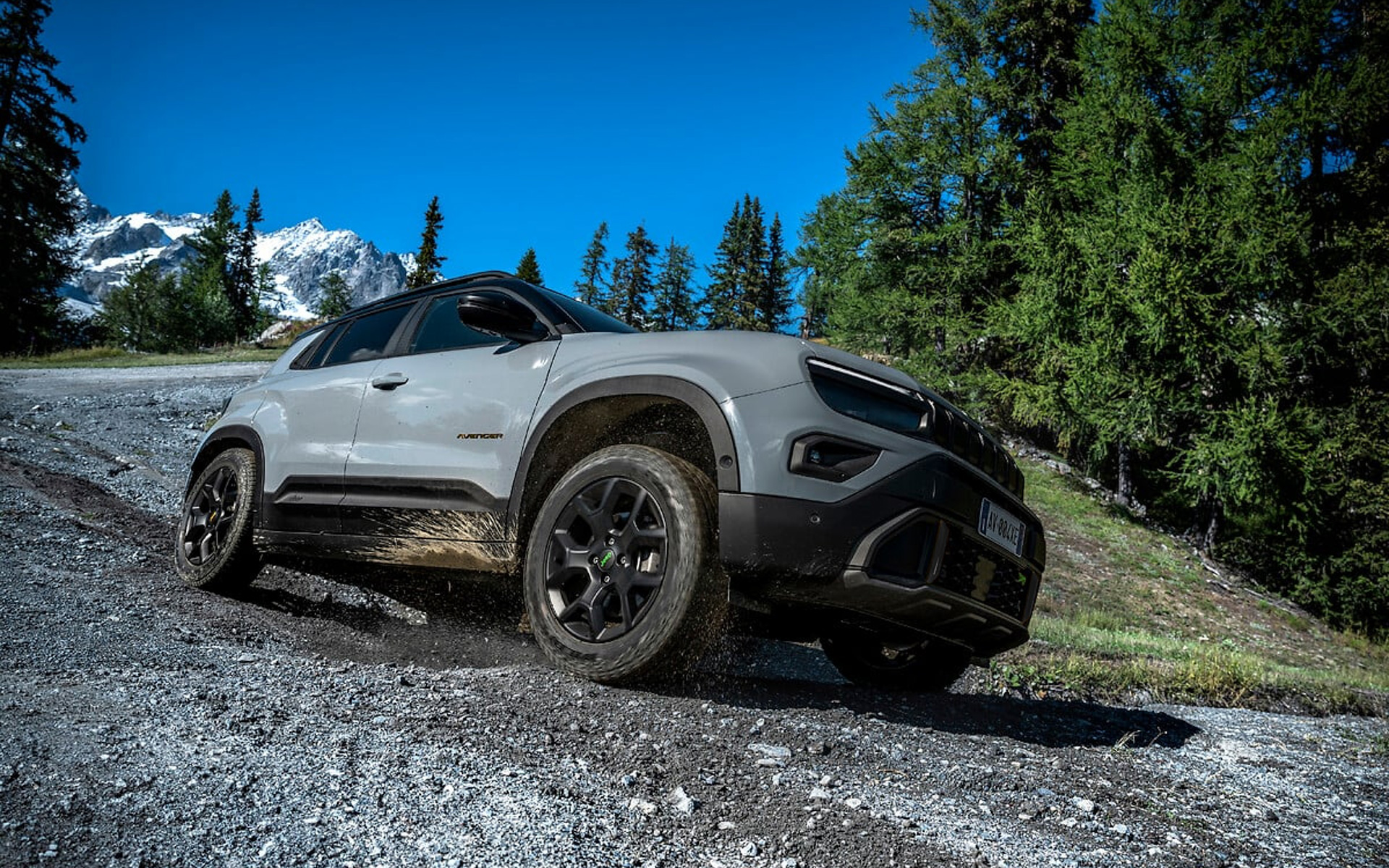 48Vハイブリッド4WDモデル「アベンジャー 4xe ハイブリッド」