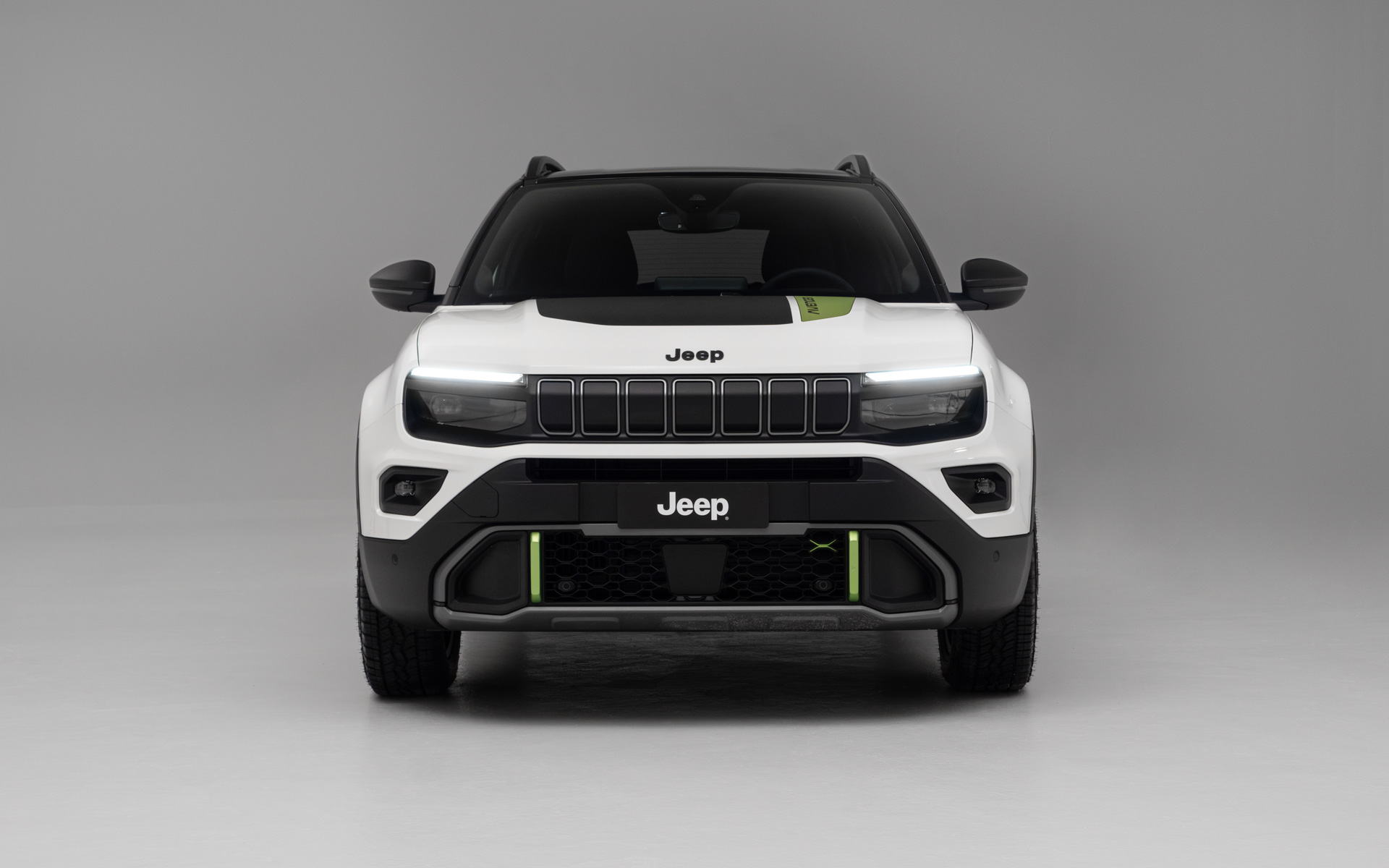 100台限定「アベンジャー 4xe ハイブリッド ローンチ エディション」