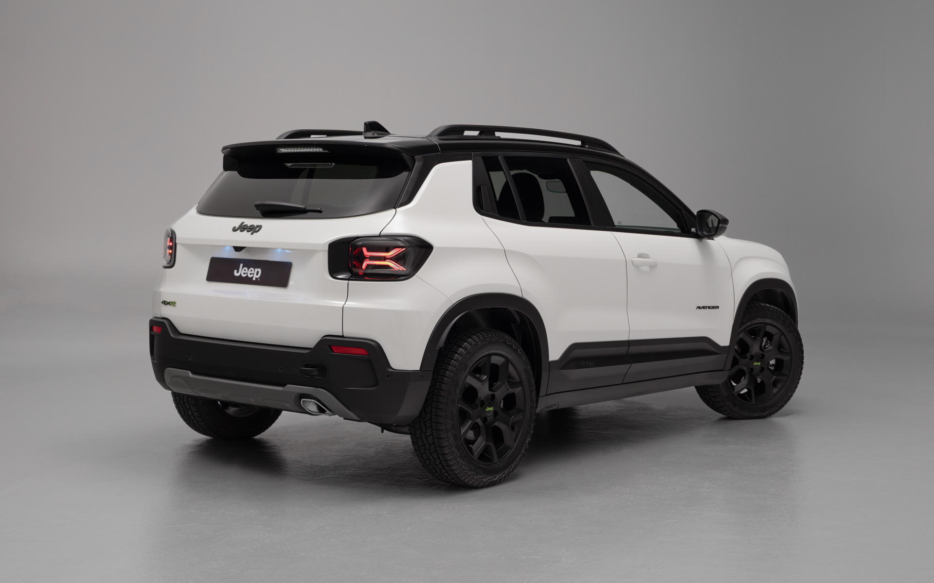 100台限定「アベンジャー 4xe ハイブリッド ローンチ エディション」