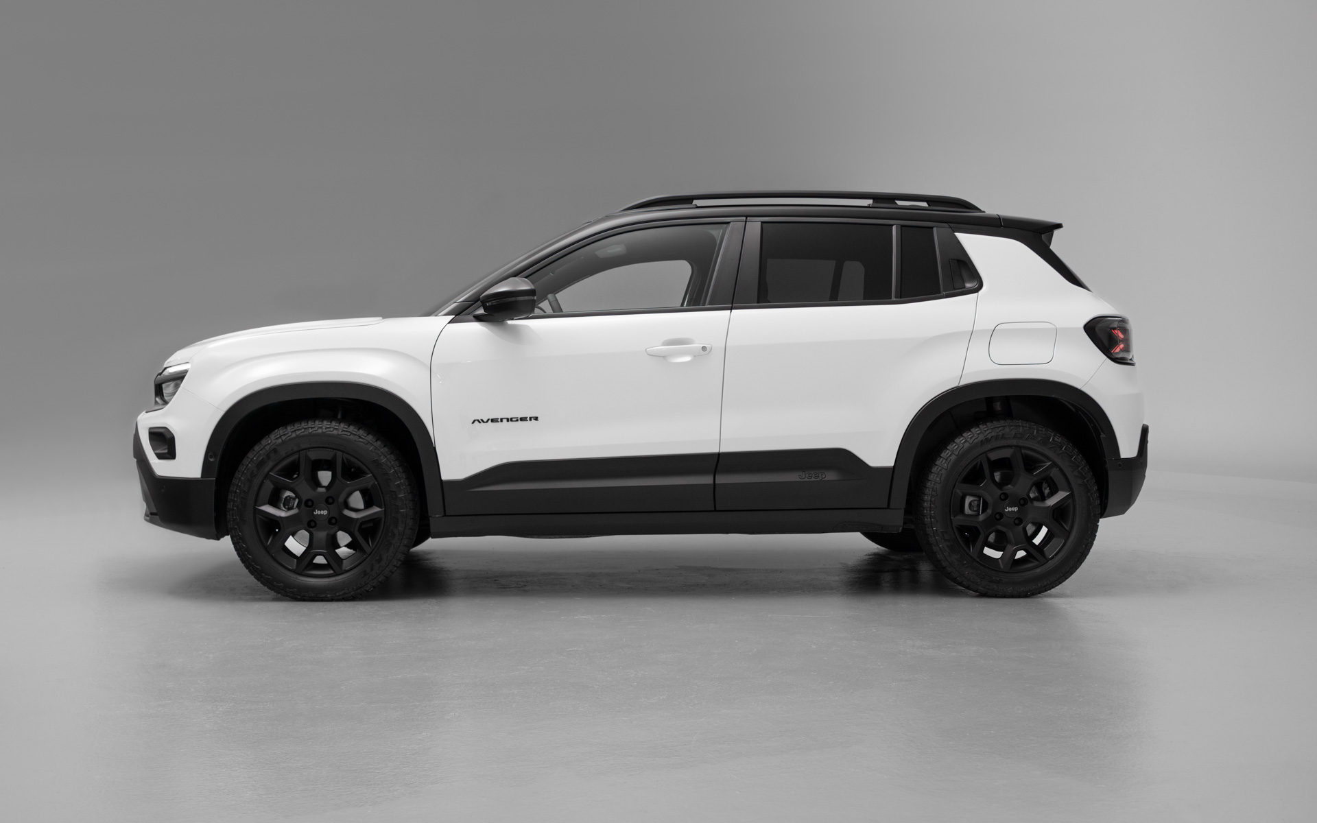 100台限定「アベンジャー 4xe ハイブリッド ローンチ エディション」