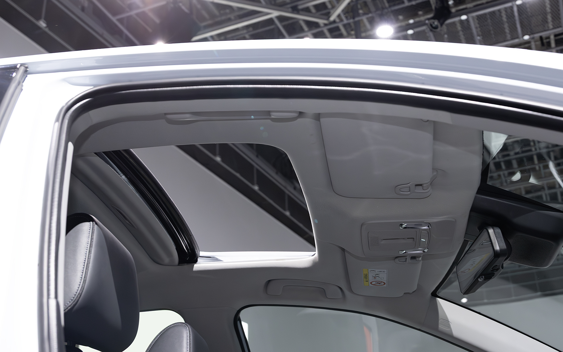 サンルーフを装備