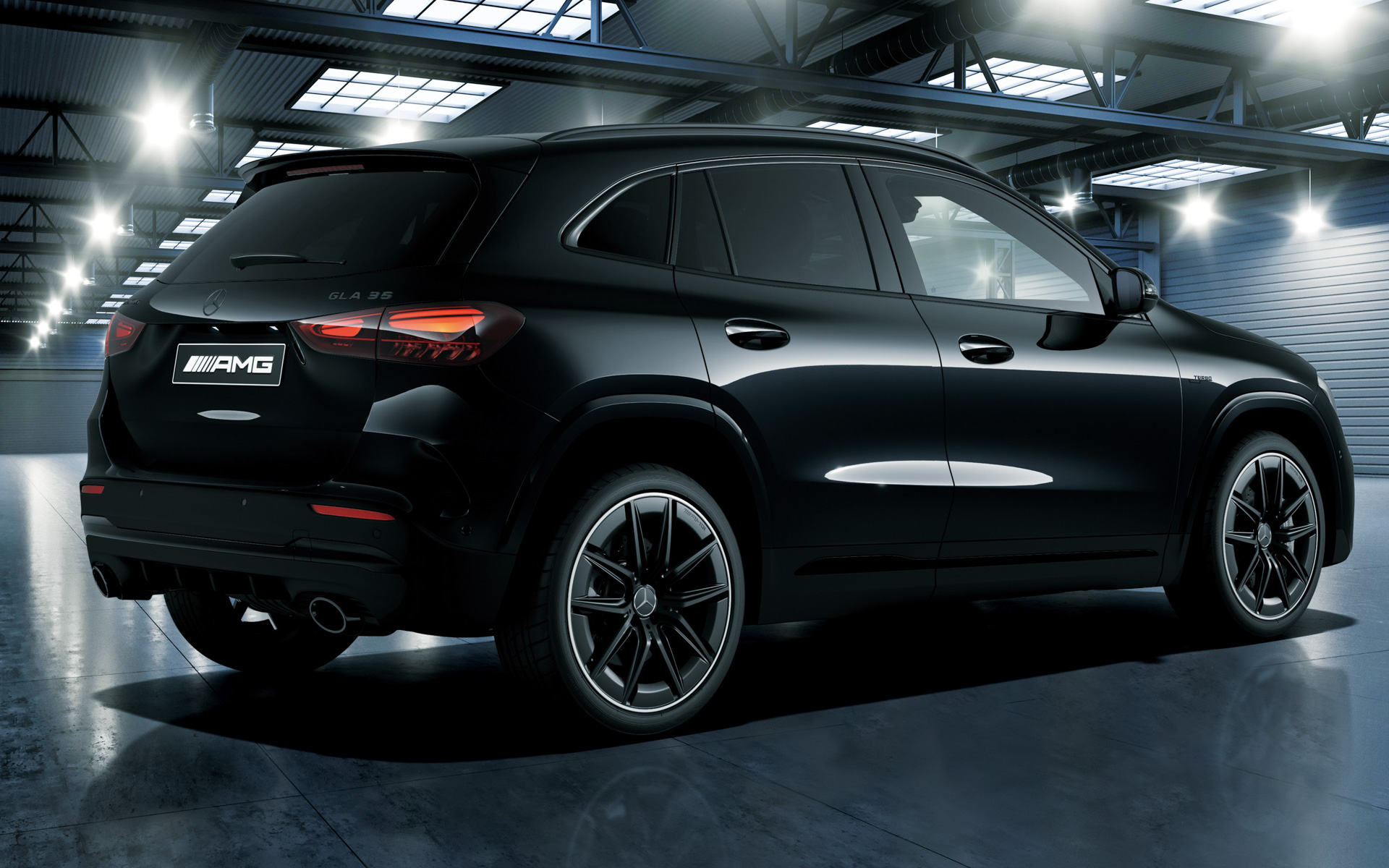 ブラックで統一した特別仕様車「メルセデスAMG GLA 35 4MATIC Black Masterpiece」