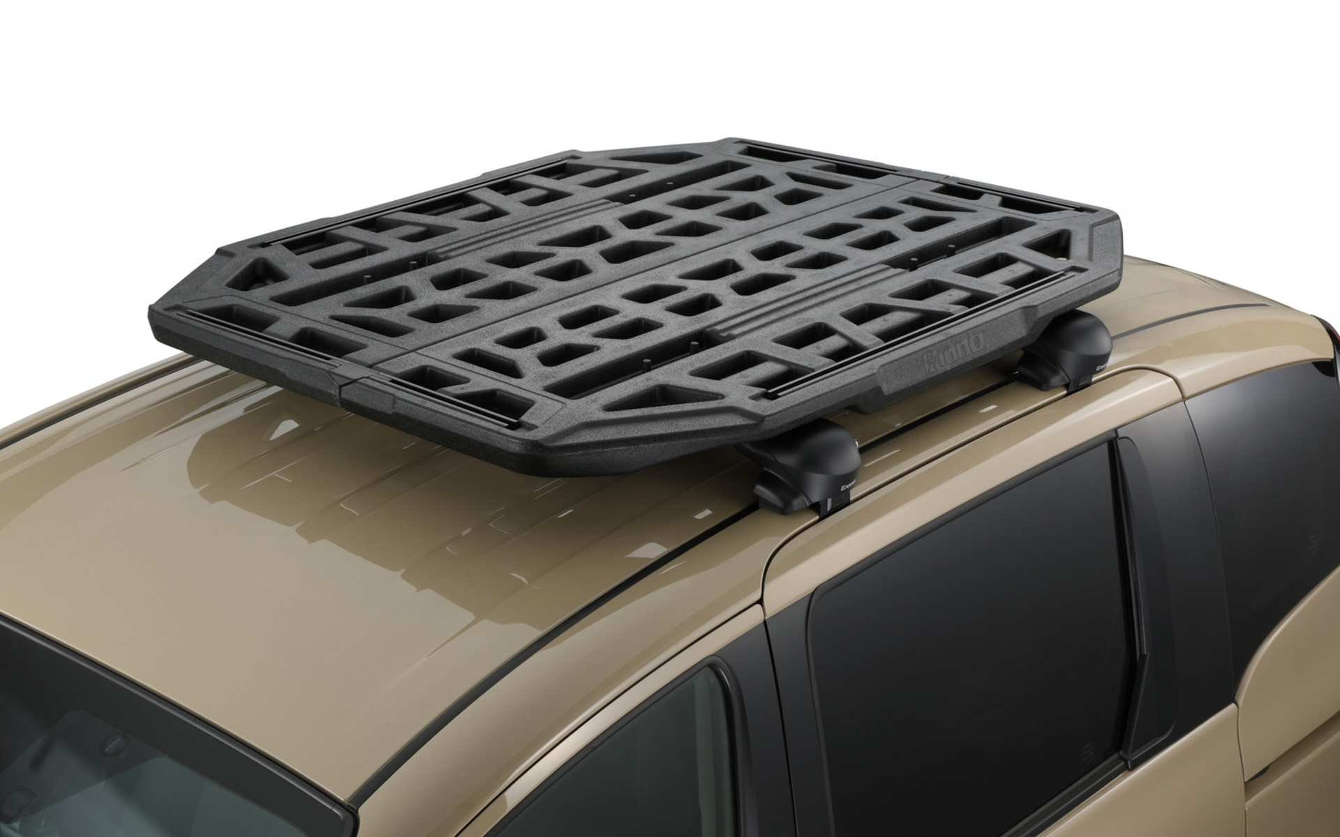 ルーフキャリアブランドINNOから樹脂成形のルーフラック「ルーフボード」が誕生した