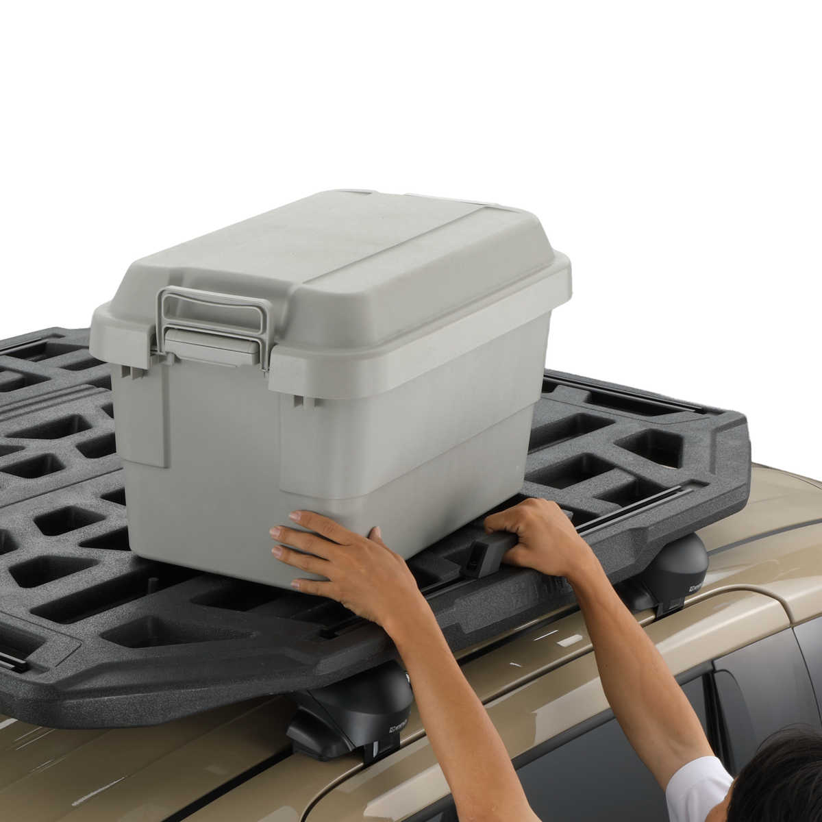 天面がフラットなので荷物をスライドさせやすい