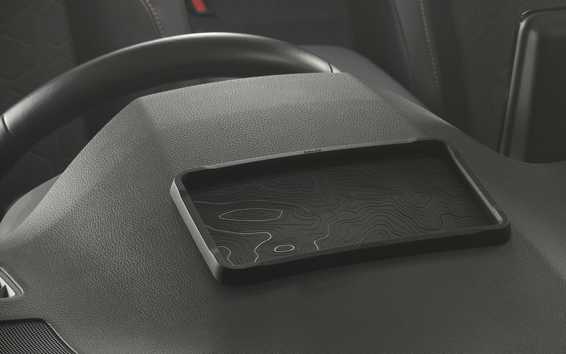 滑りにくいシリコン製のノンスリップパッド（トレータイプ）。Amazonでは1681円、楽天市場では1680円