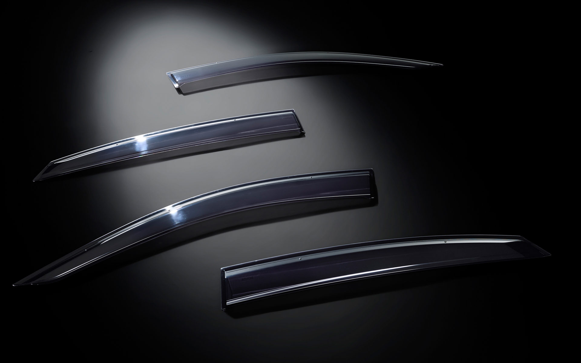 張り出しを抑えることで走行時の風切り音を低減するドアバイザー。インサイトの流麗なフォルムに美しく調和するデザインを採用している