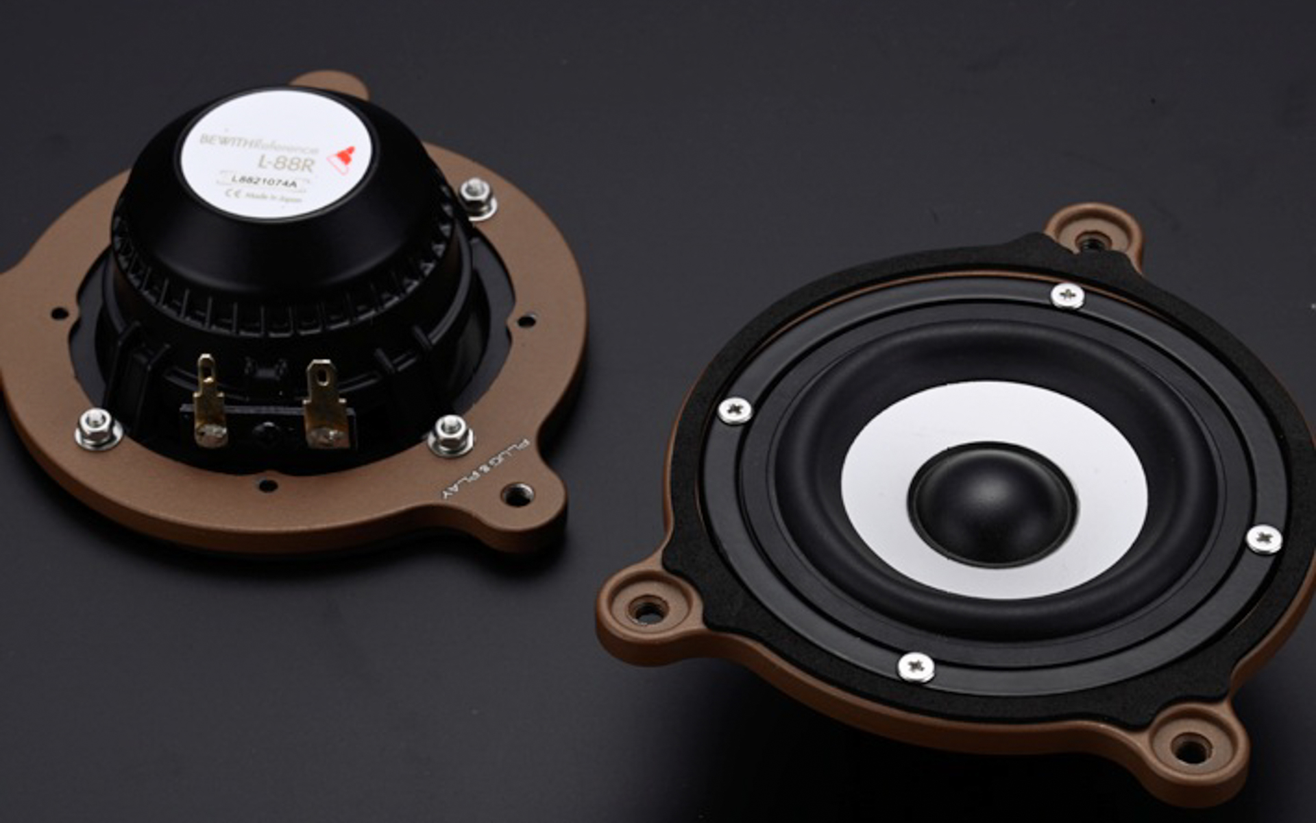 「L-88RS」を組み込んだミッドレンジスピーカー部