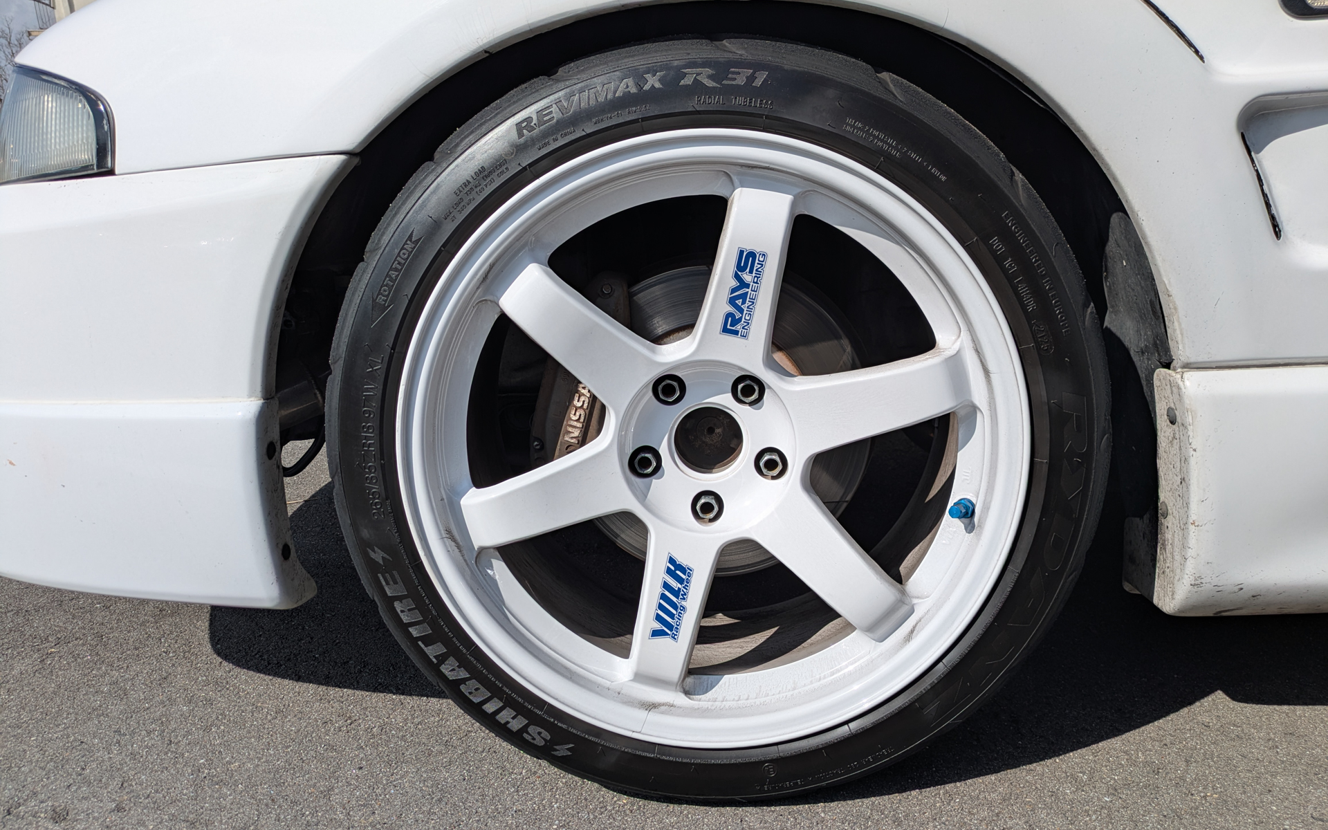 このサイズでも軽自動車のノーマルホイールと同じくらい軽いとのこと