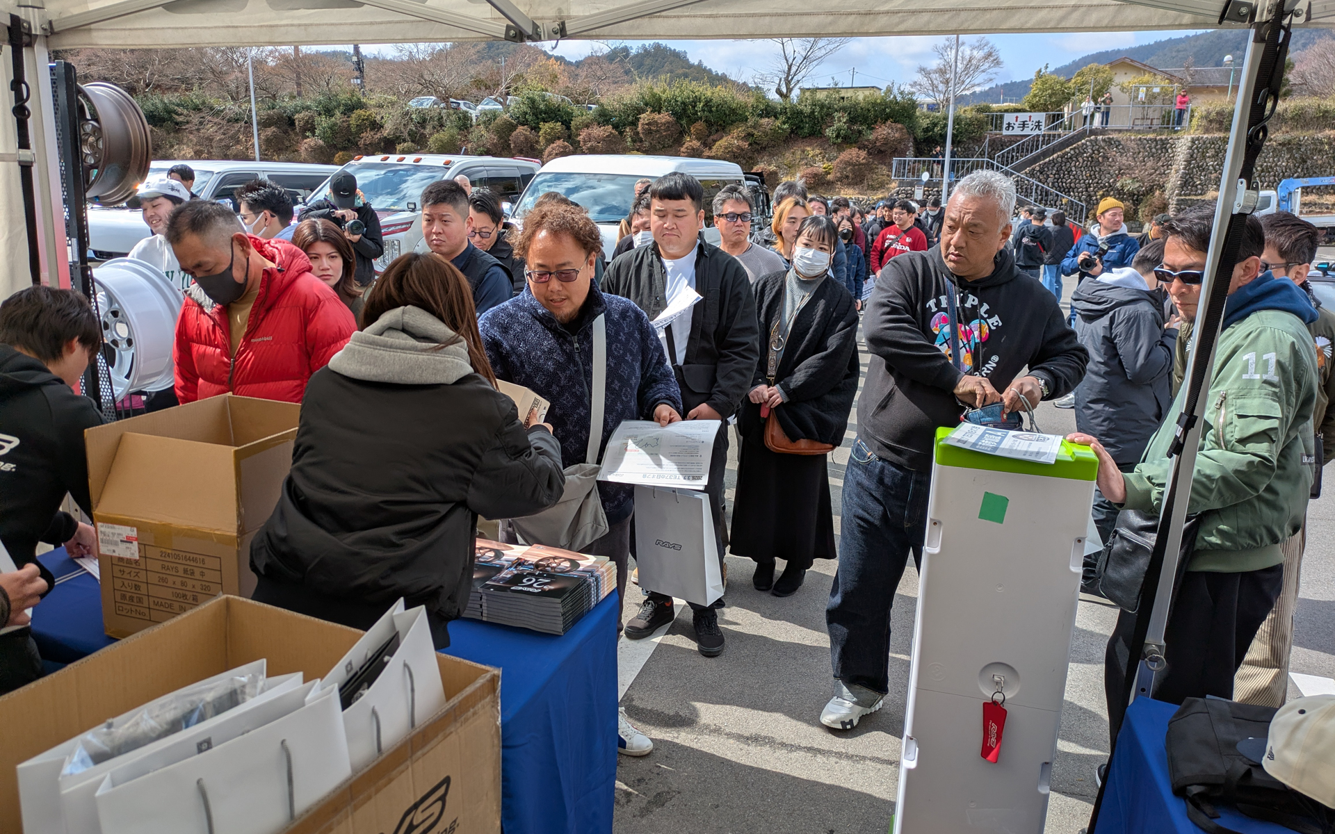 参加者には「TE37の日」のために制作したという記念Tシャツやカタログ、シール、箱ティッシュなどがプレゼントとして配られた