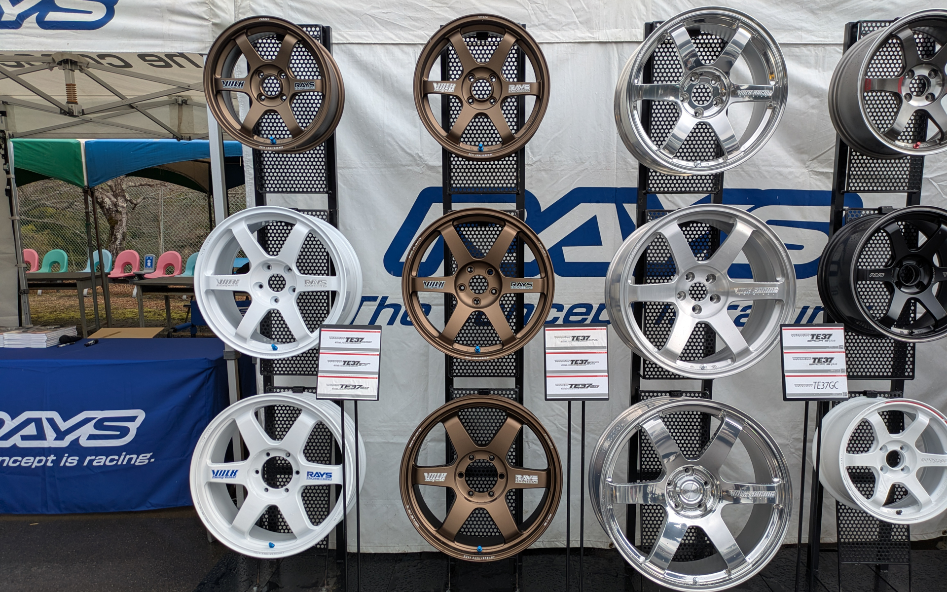 TE37の30周年記念モデルも展示されていた