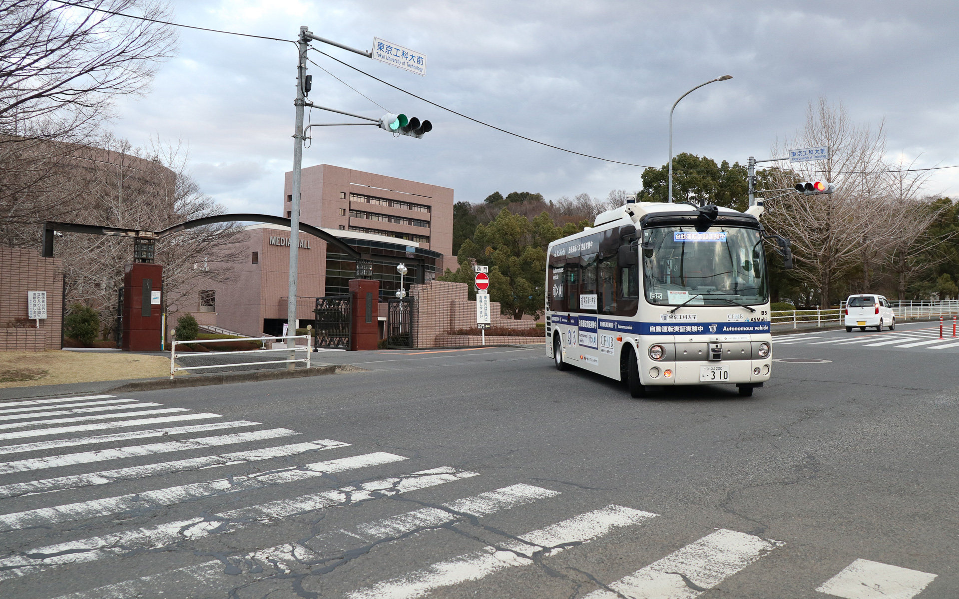 西門からルートで唯一の右折を行なって国道16号を進行