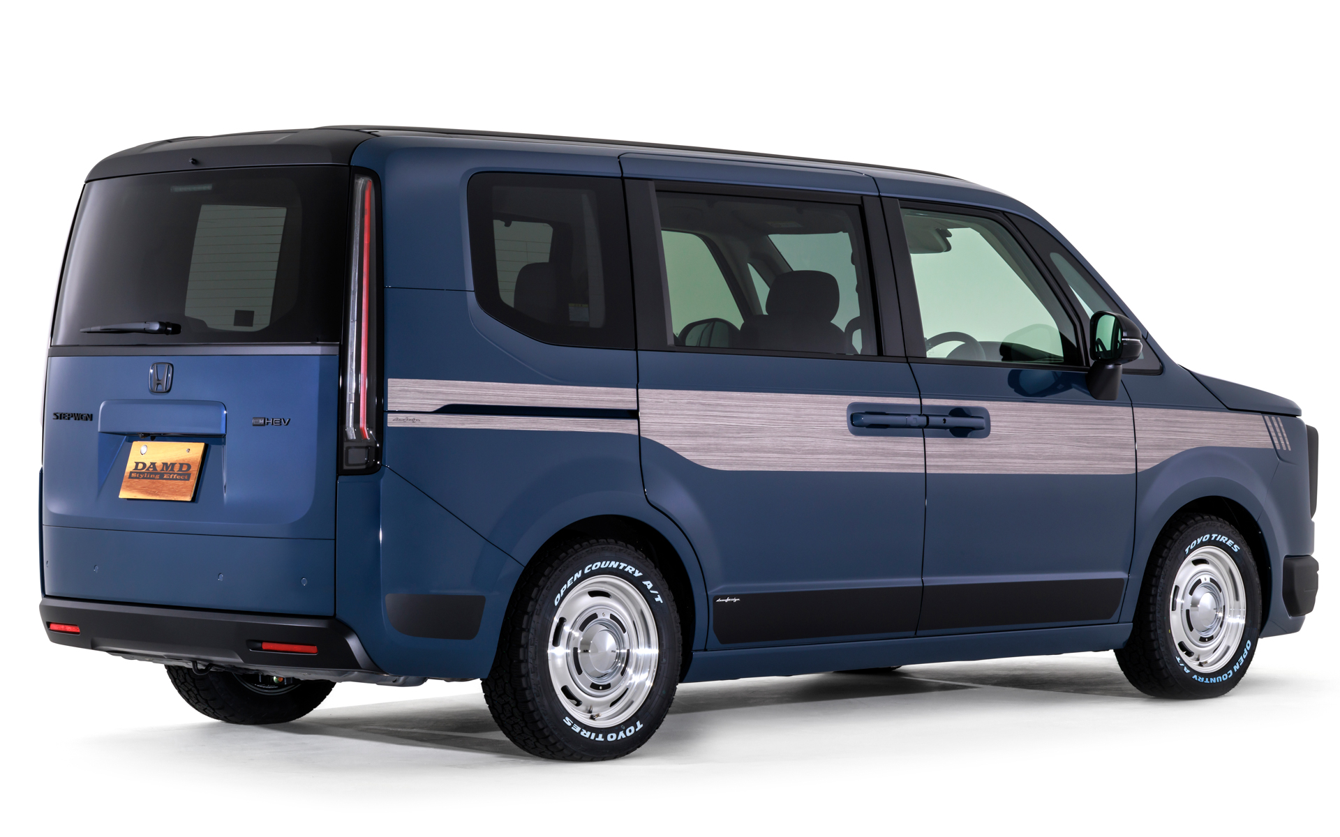 ステップワゴン用ボディキット「レゾネーター」装着イメージ