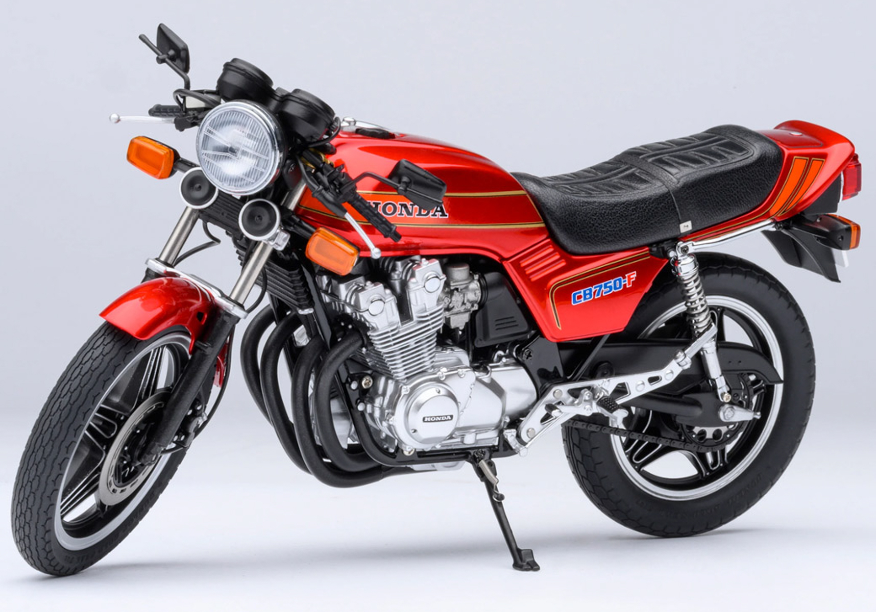 巨摩 郡が、高校生ライダーとして公道を駆け抜けていた時代の愛車「ホンダCB750F」をリアルに再現