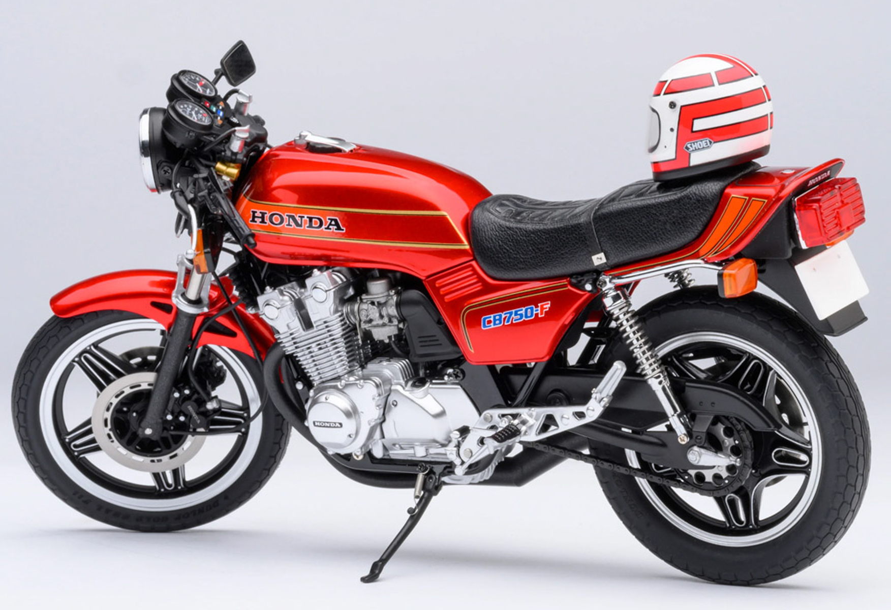 巨摩 郡が、高校生ライダーとして公道を駆け抜けていた時代の愛車「ホンダCB750F」をリアルに再現