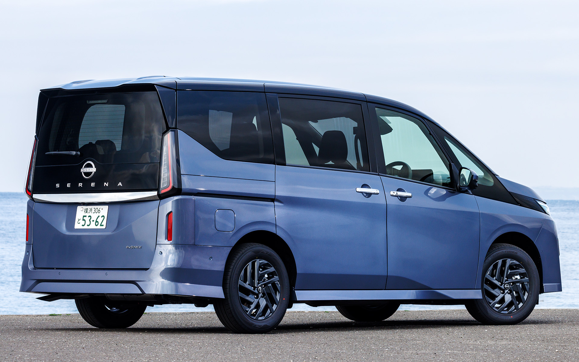 ボディサイズは4765×1715×1885mm（全長×全幅×全高）、ホイールベースは2870mm、最小回転半径は5.7m、最低地上高は150mm、車両重量は1930kg