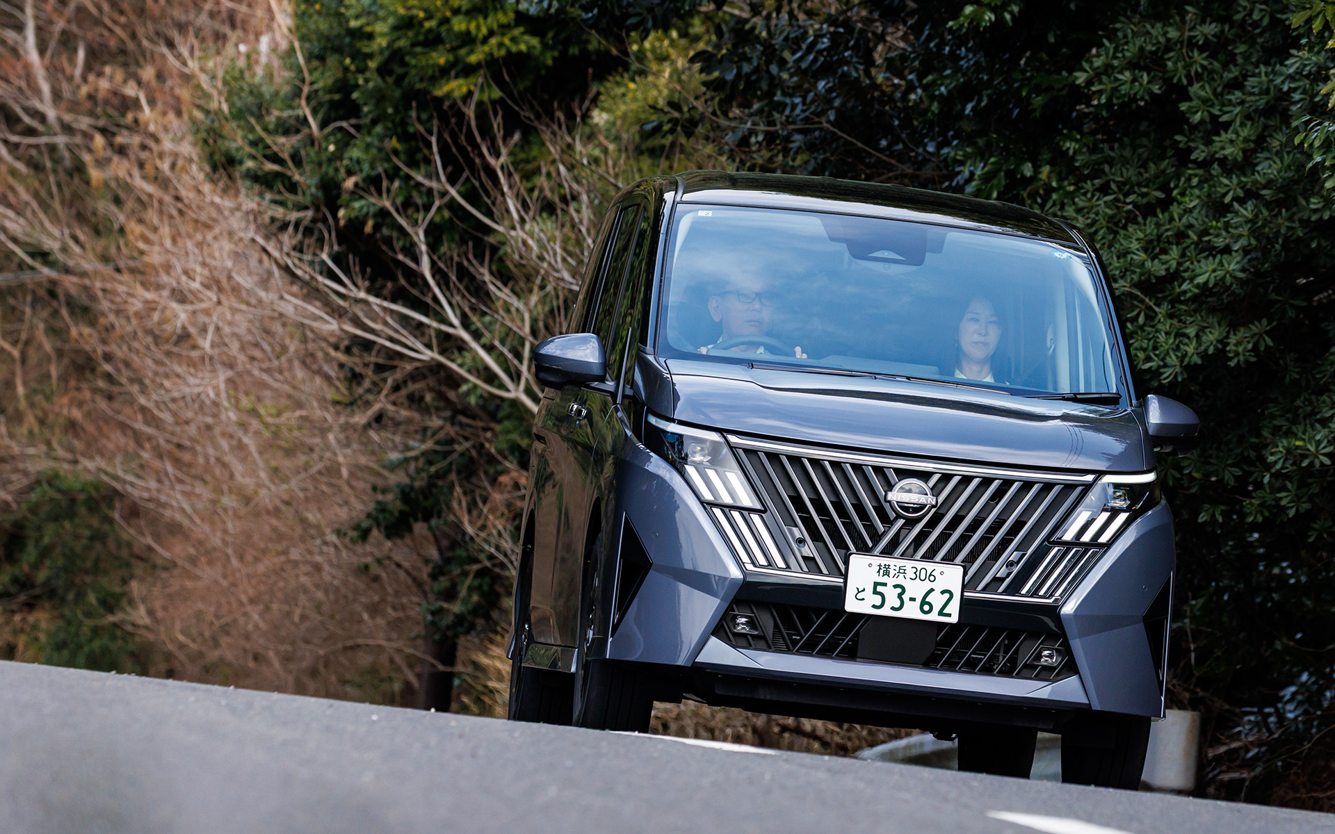 車幅が意外となく、日本の狭い裏道などでも走らせやすいのもセレナのポイント