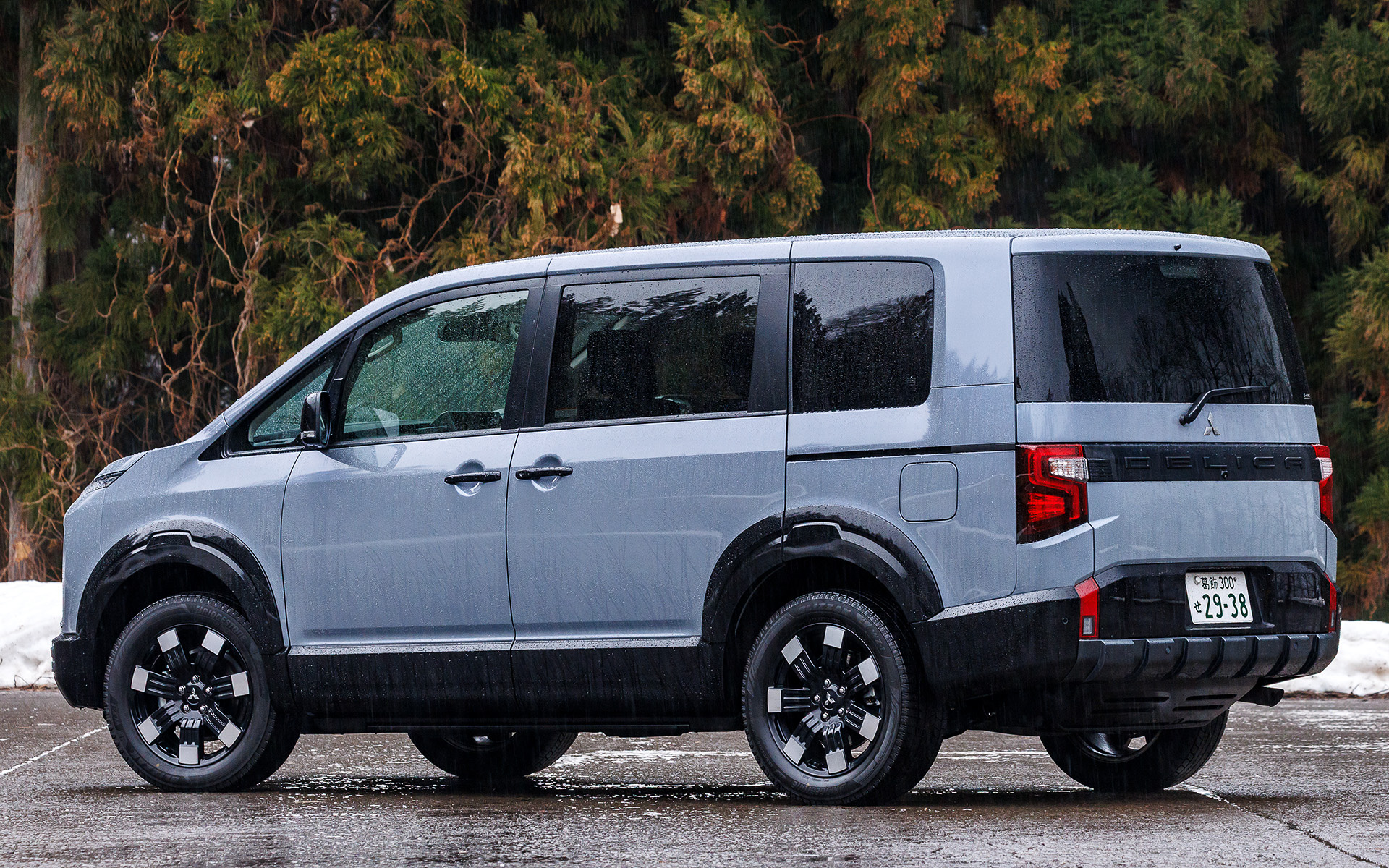 ボディサイズは4800×1815×1875mm（全長×全幅×全高）、ホイールベースは2850mm