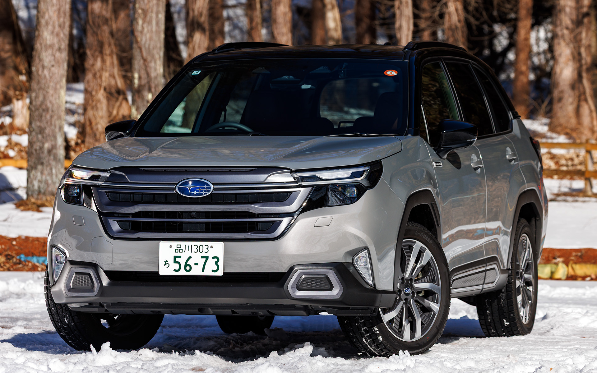 フォレスター Premium S:HEV EX。価格は404万8000円。ボディサイズや最低地上高などの基本スペックはSPORT EXと共通。車両重量は1750～1780kg。タイヤサイズは235/50R19。最高出力118kW（160PS）/5600rpm、最大トルク209Nm（21.3kgfm）/4000-4400rpmを発生する水平対向4気筒DOHC 2.5リッター直噴エンジンと、最大出力88kW（119.6PS）、最大トルク270Nm（27.5kgfm）を発生するモーターを組み合わせるハイブリッドパワートレーンを搭載。駆動方式はフルタイム4WD。フォレスター Premium S:HEV EXのWLTCモード燃費は21.1km/L（X-BREAK S:HEV EXは21.9km/L）