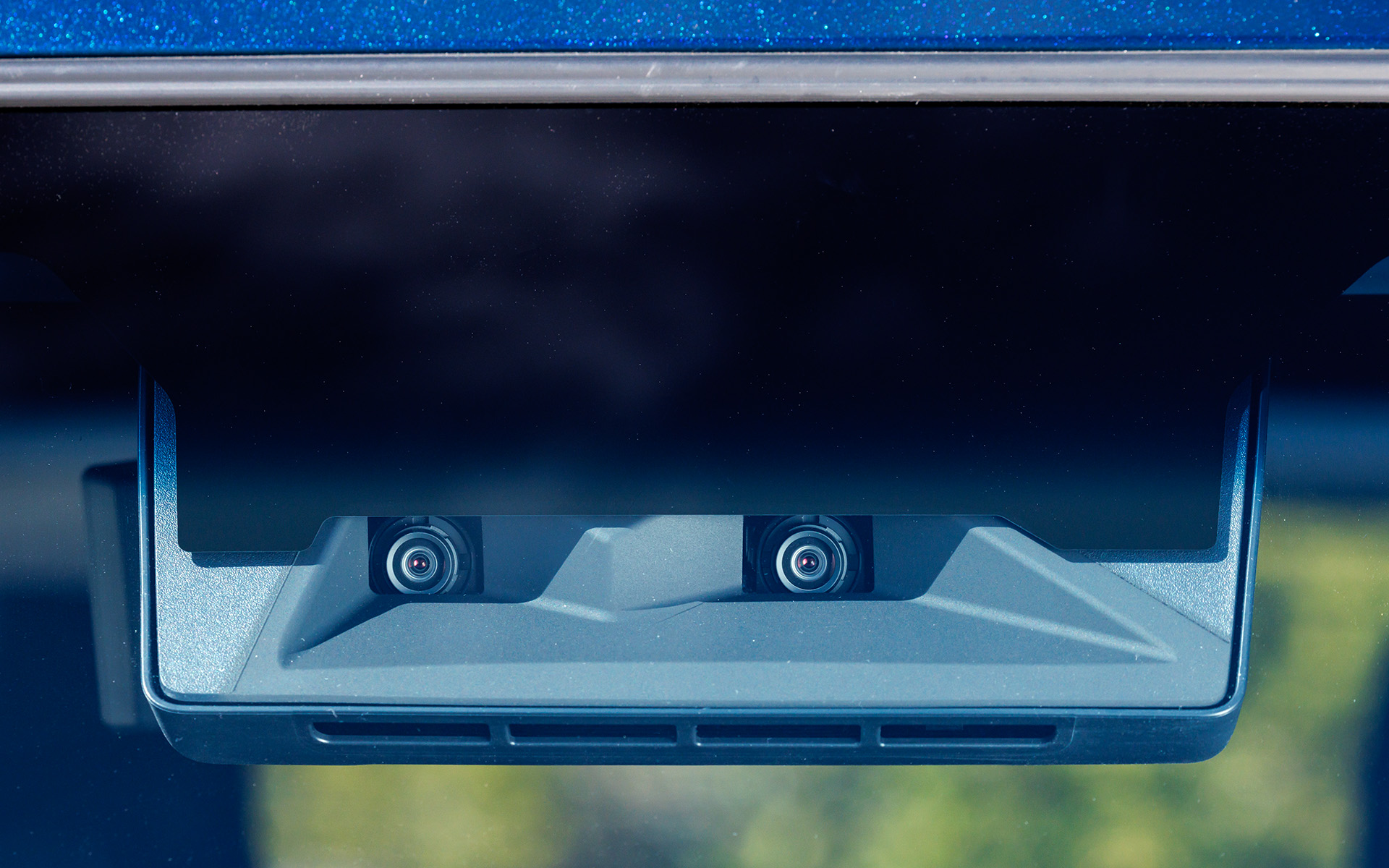 ステレオカメラの性能を向上した最新の予防安全機能「スマートアシスト」を標準装備