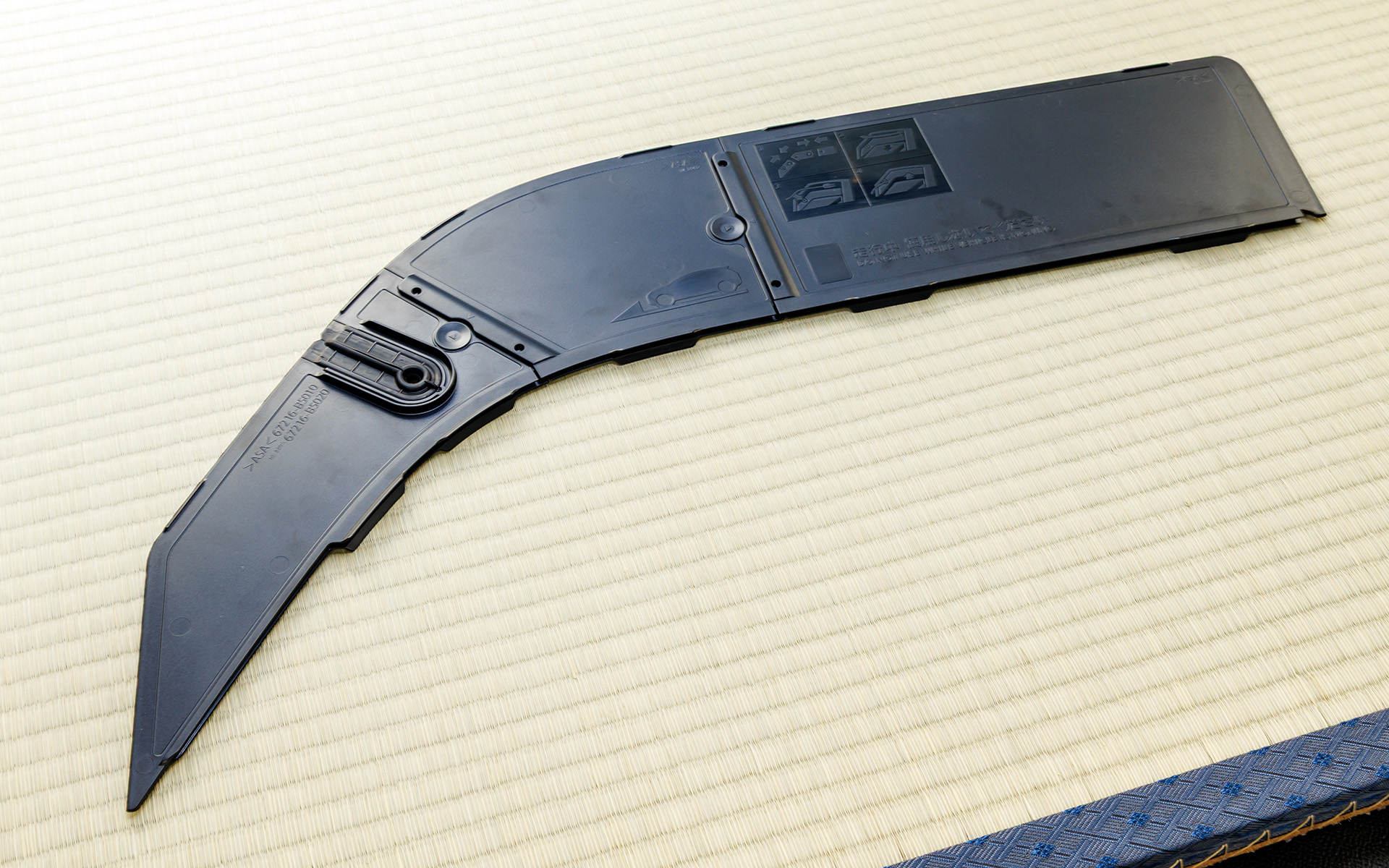 停車時に専用の外部給電アタッチメントを使えば安全に電気を供給できる