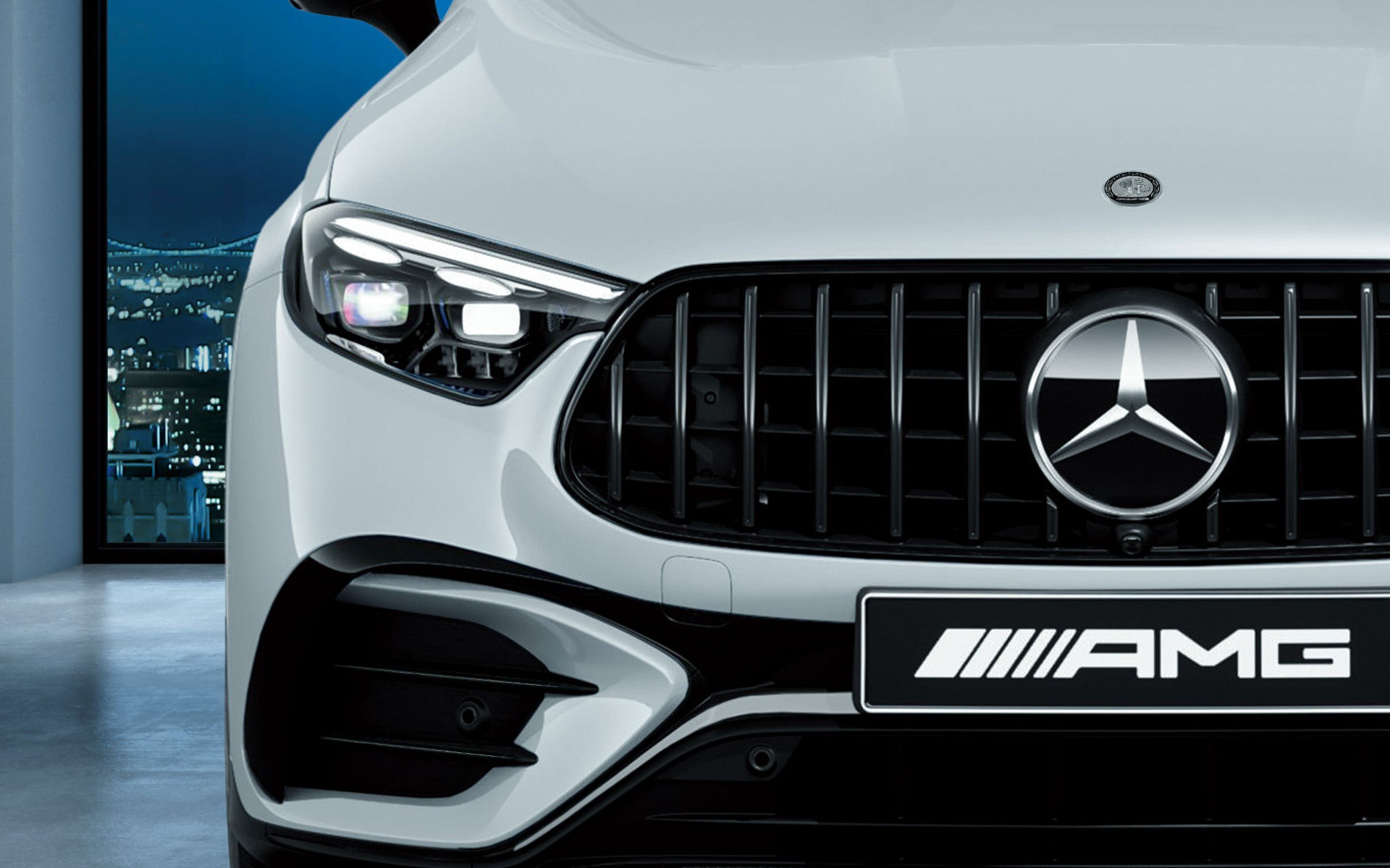 「AMG エクステリアナイトパッケージII」を採用