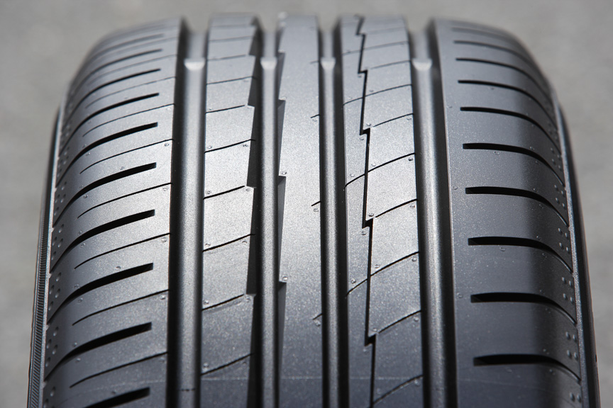 ブルーアース・エースのトレッドパターン