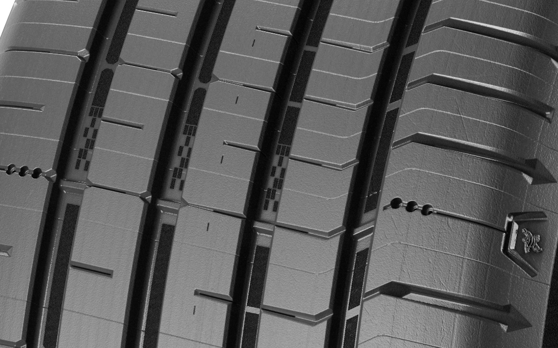 「フルリングプレミアムタッチ」を全サイズで採用。パイロットスポーツ 5 エナジーではトレッド面の溝底にも採用範囲を拡大している