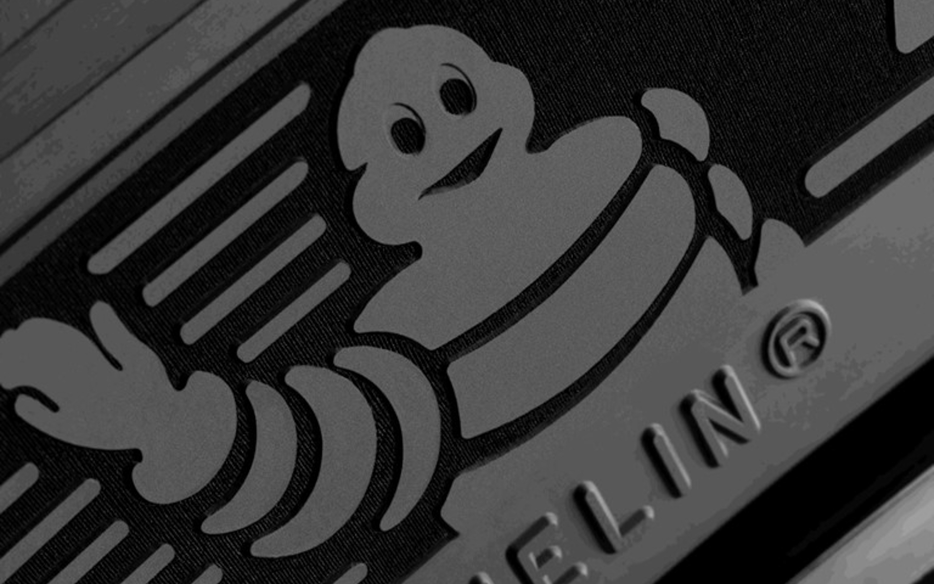 「Premium touch」でサイドウォールをより黒く、美しく見えるよう仕上げた