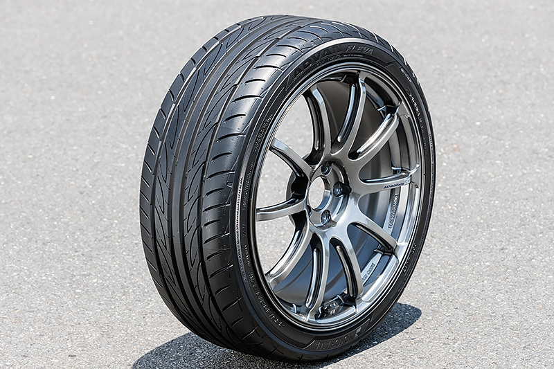 横浜ゴム アドバン・フレバ V701