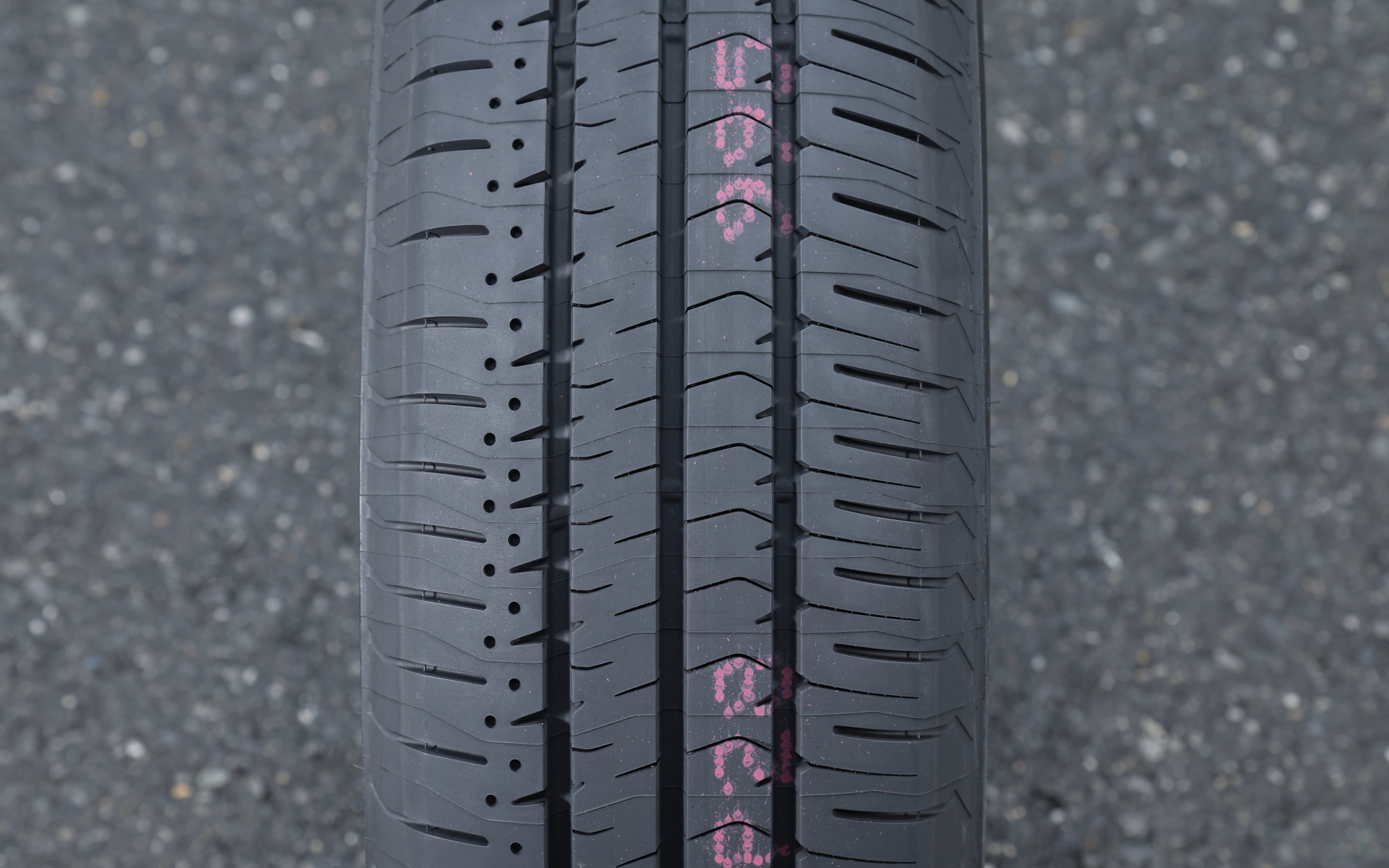 クロニクル RVのトレッドパターン