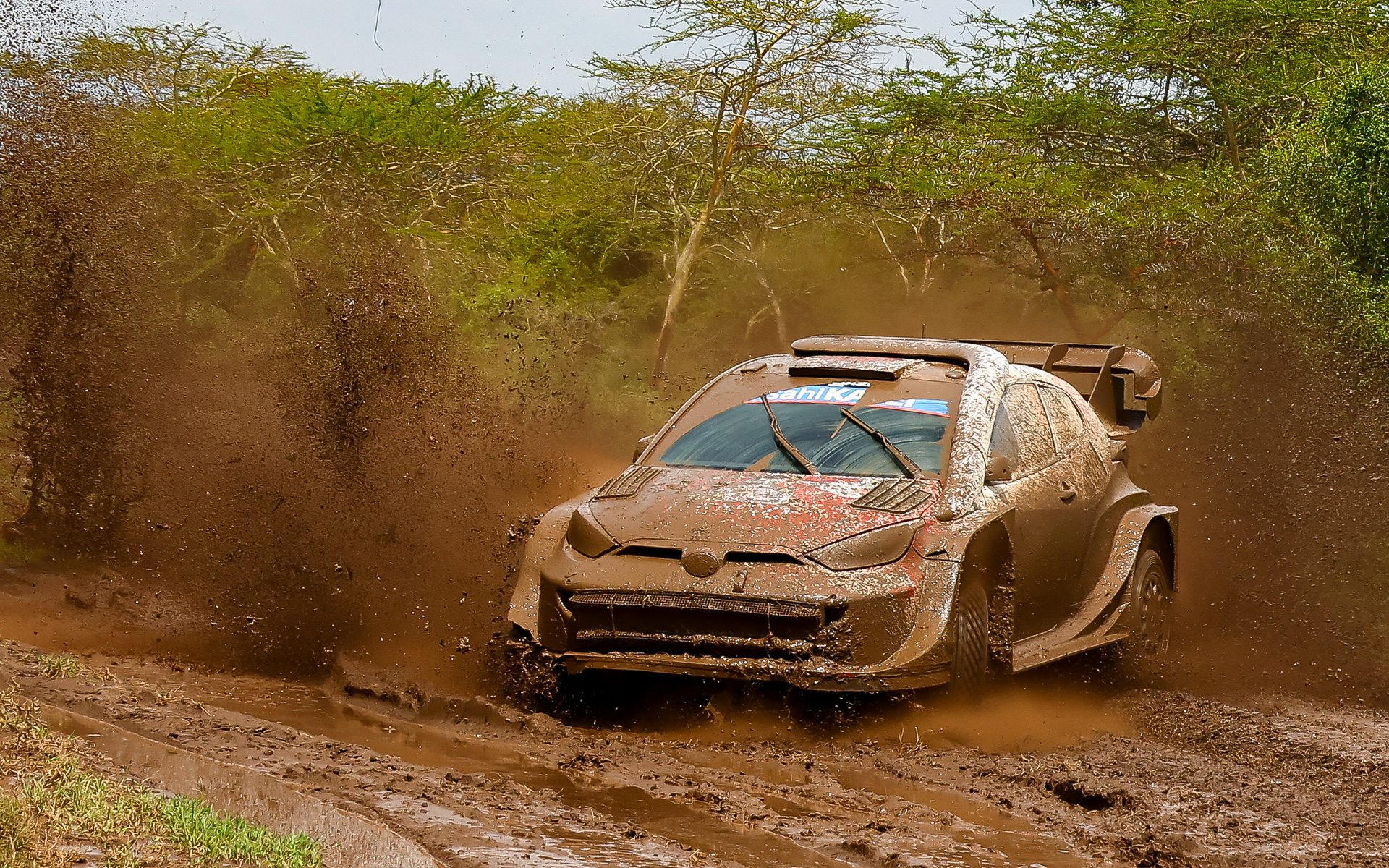 ラリー・ケニアはサバイバルレースとなっており、速く走りつついかに生き残れるかが勝負に直結する