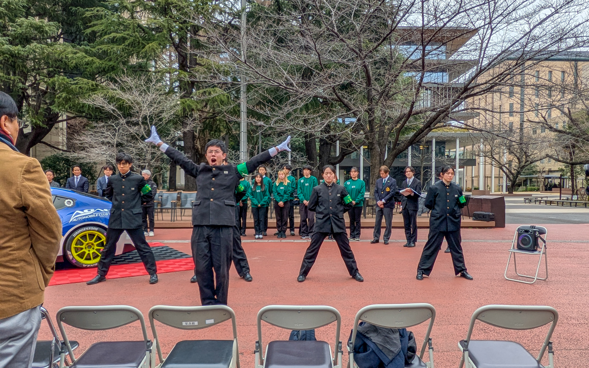 お披露目会の最後には「青山学院大学応援団」のよる激励も行なわれ、青山学院大学自動車部S耐チームを鼓舞した