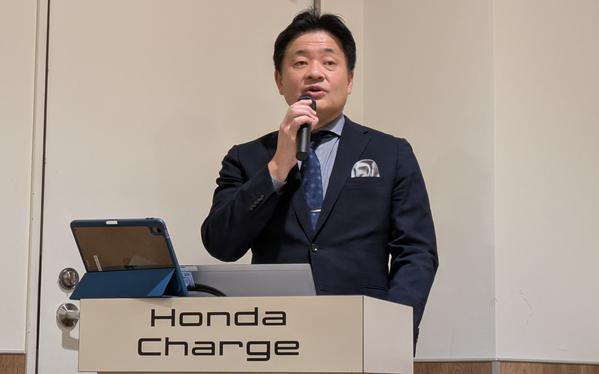 本田技研工業株式会社 コーポレート戦略本部 エネルギーサービス事業開発部 部長 木村英輔氏は、9代目と10代目アコードのパワーユニット開発責任者も務めたという