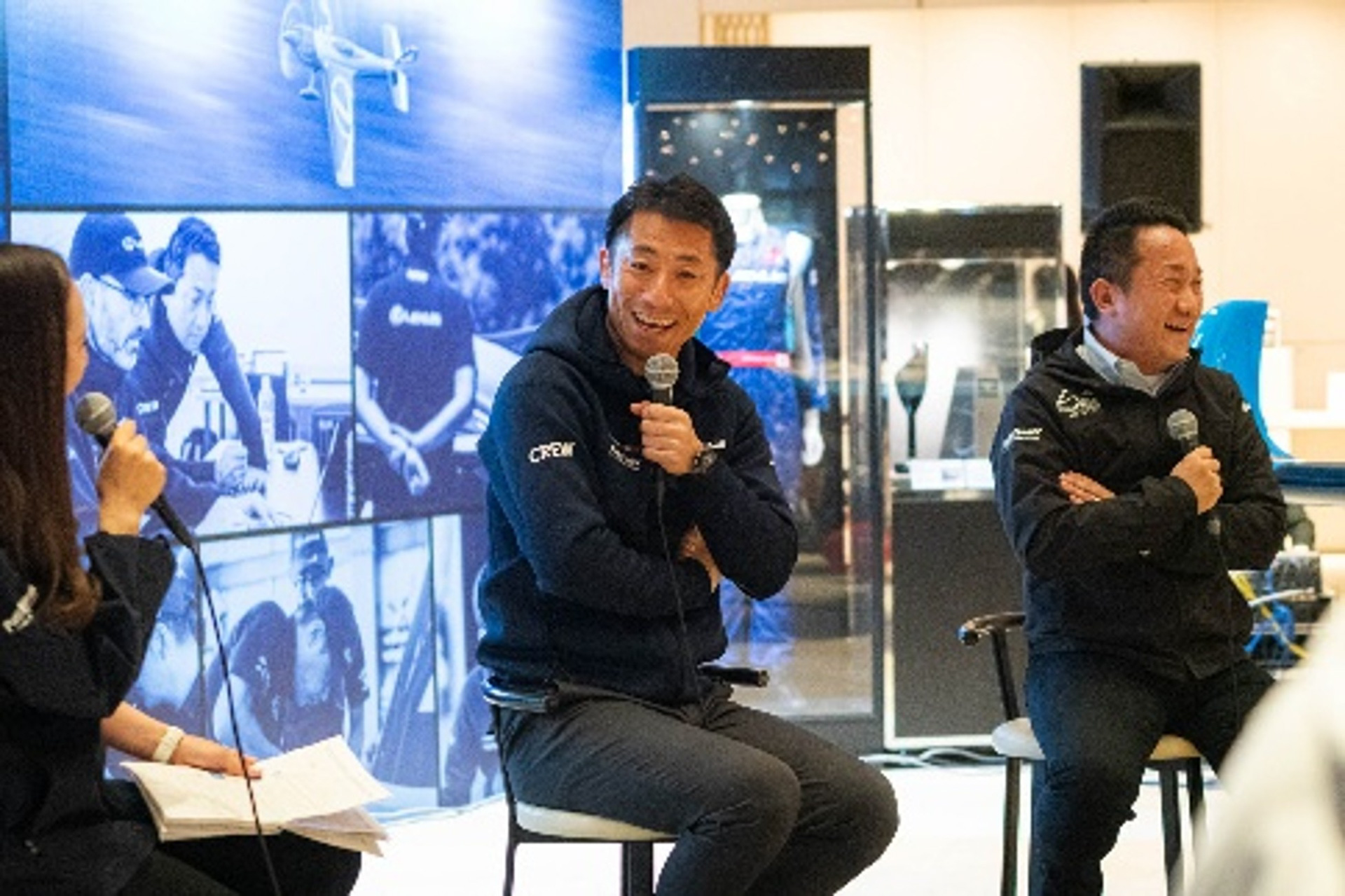 「LEXUS PATHFINDER AIR RACING」のパイロット 室屋義秀選手／Technical Coordinatorの中江雄亮氏