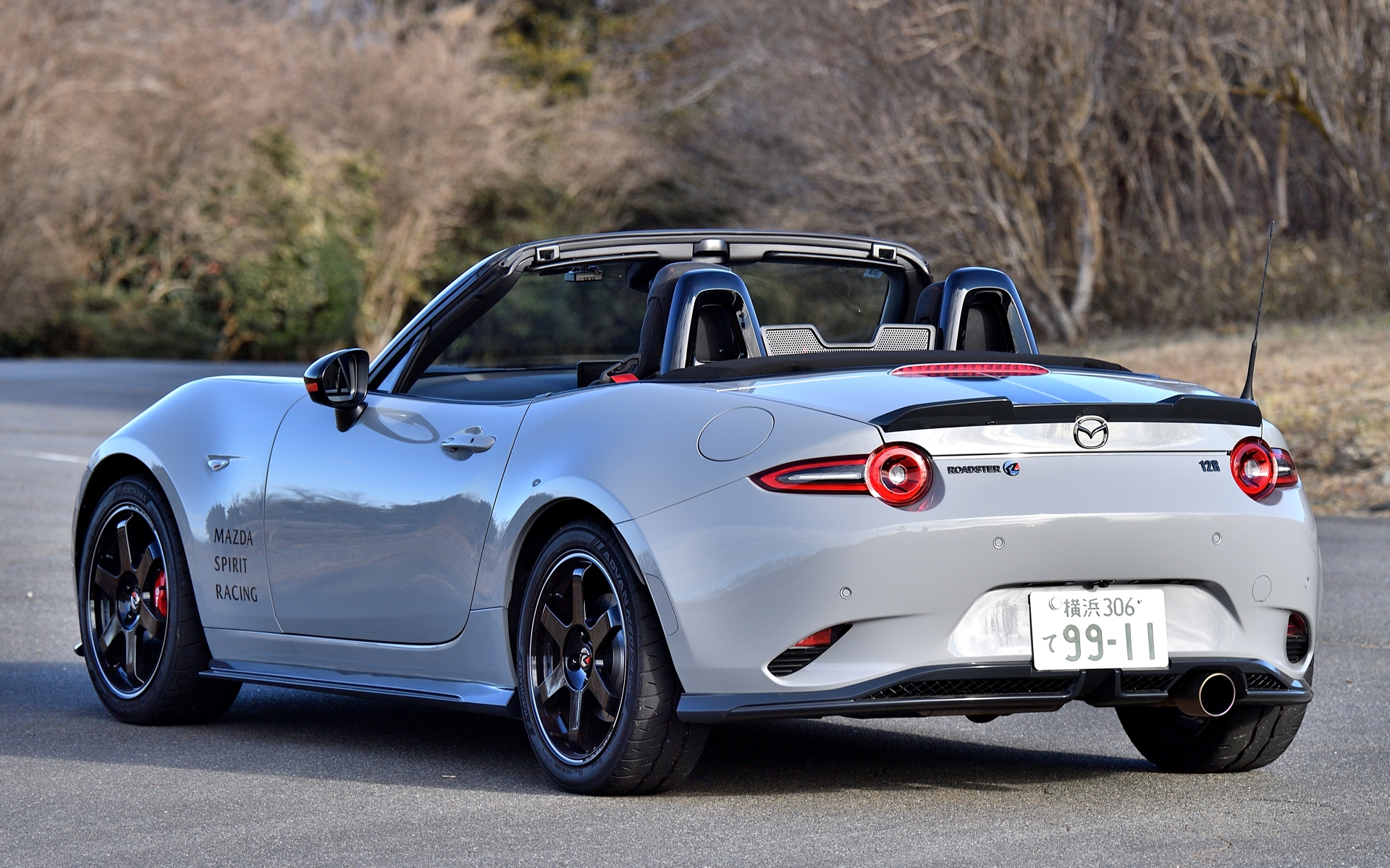 ボディサイズは3915×1735×1245mm（全長×全幅×全高）、ホイールベースは2310mm、車両重量は1050kg