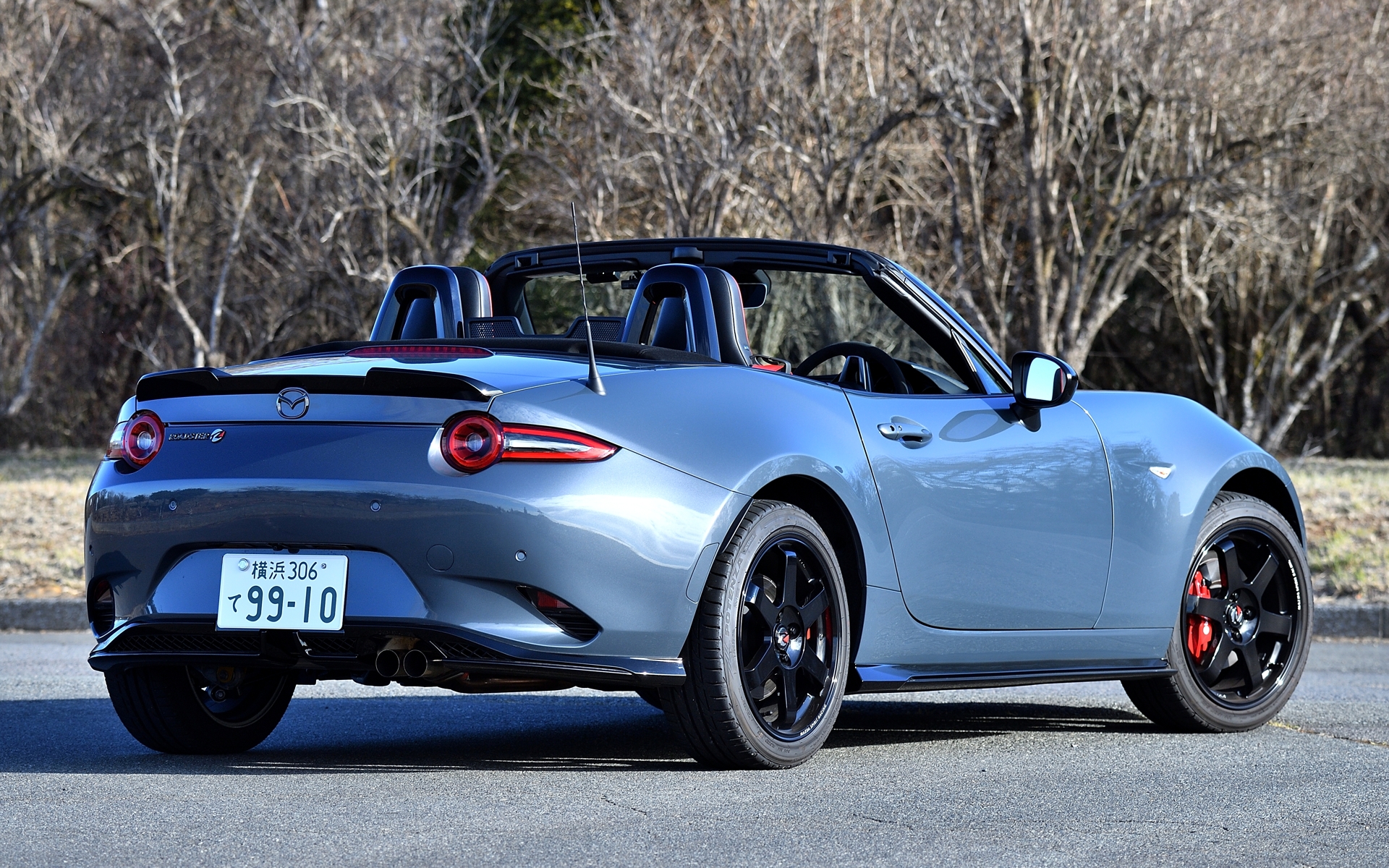 ボディサイズは3915×1735×1245mm（全長×全幅×全高）、ホイールベースは2310mm、車両重量は1070kg