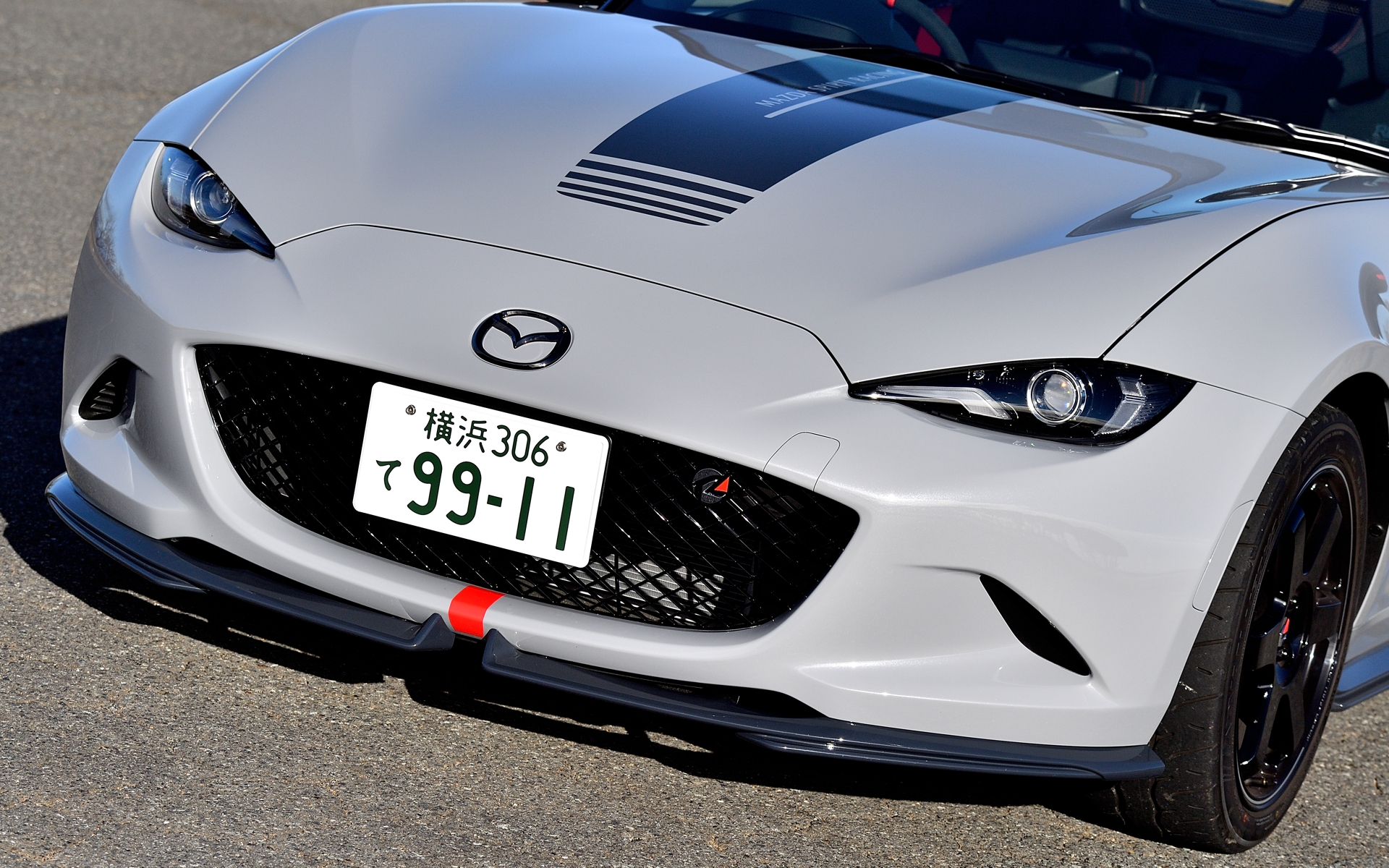 フロント・サイド・リアのエアロパーツのカラーはRSグレーとなる。MSR同様にエアロパーツで前後リフトバランスの最適化を図っている