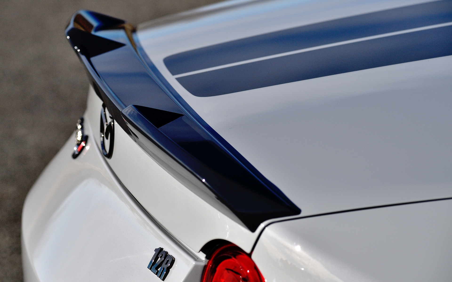 フロント・サイド・リアのエアロパーツのカラーはRSグレーとなる。MSR同様にエアロパーツで前後リフトバランスの最適化を図っている