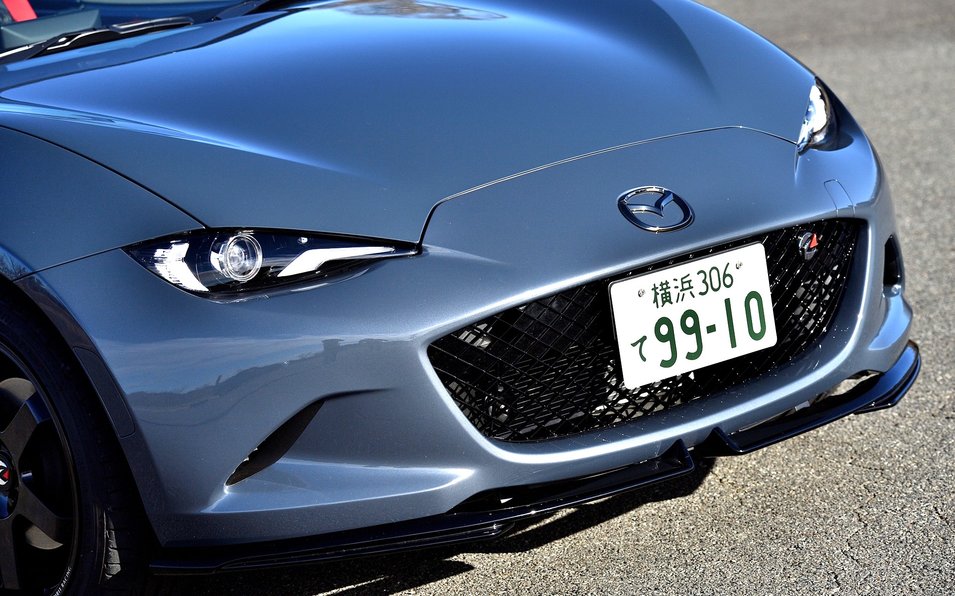 フロント・サイド・リアのエアロパーツのカラーはブリリアントブラックで、エアロパーツで前後リフトバランスの最適化が図られている