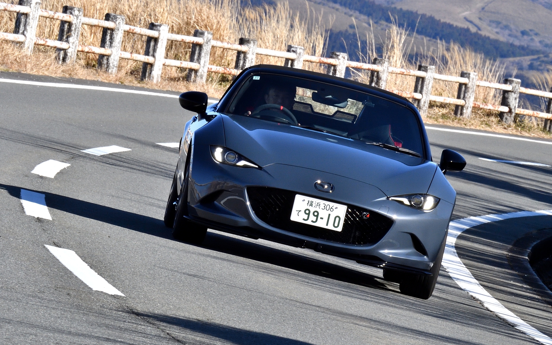 コーナリング時のロールもよく抑えられていて、より高速コーナーを楽しめる味付けだ