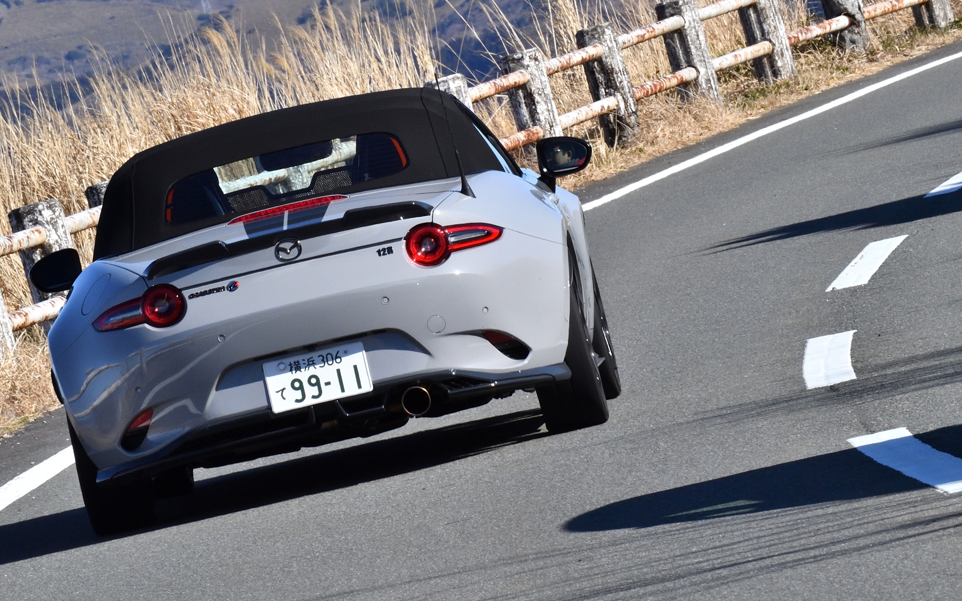 MSRよりもコーナリングの限界レベルが高いが、フルバケットシートが身体を確実に支えてくれるので気持ちよく曲がって、立ち上がっていける