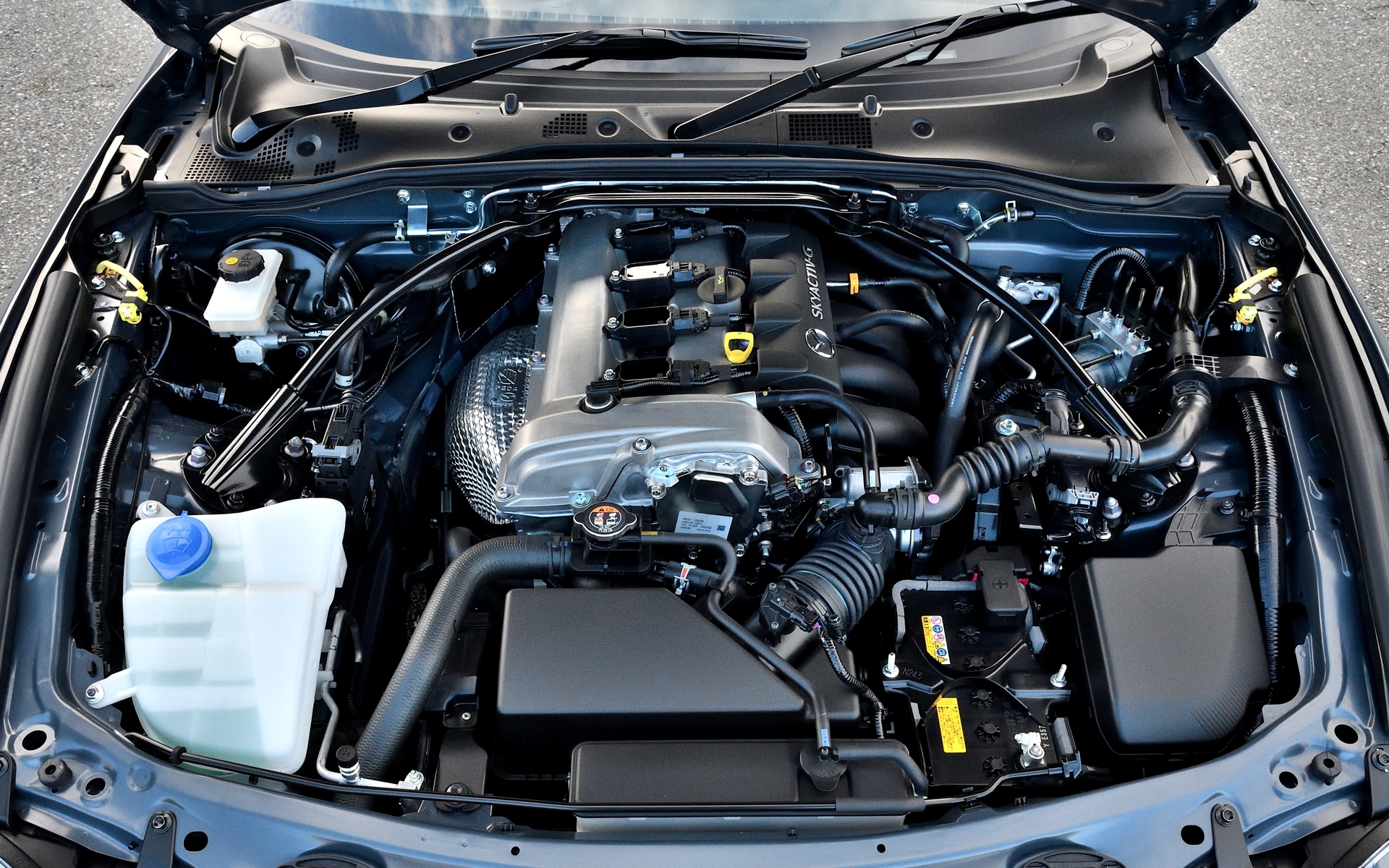 最高出力135kW（184PS）/7000rpm、最大トルク205Nm/4700rpmを発生する直列4気筒2.0リッター自然吸気エンジンを搭載。燃費はWLTCモードで15.2km/L