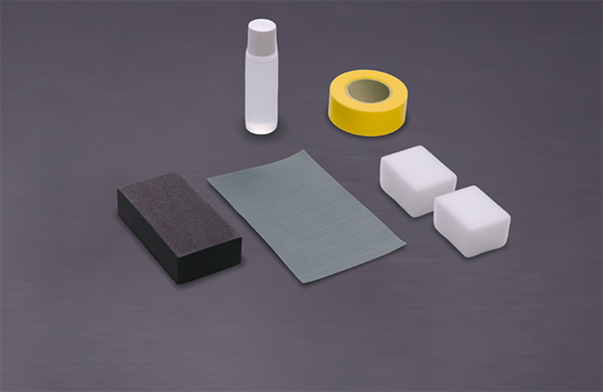 セット内容「研磨用パッド」「コーティング（11ml）」「研磨シート」「マスキングテープ」「コーティング用スポンジ（2個）」
